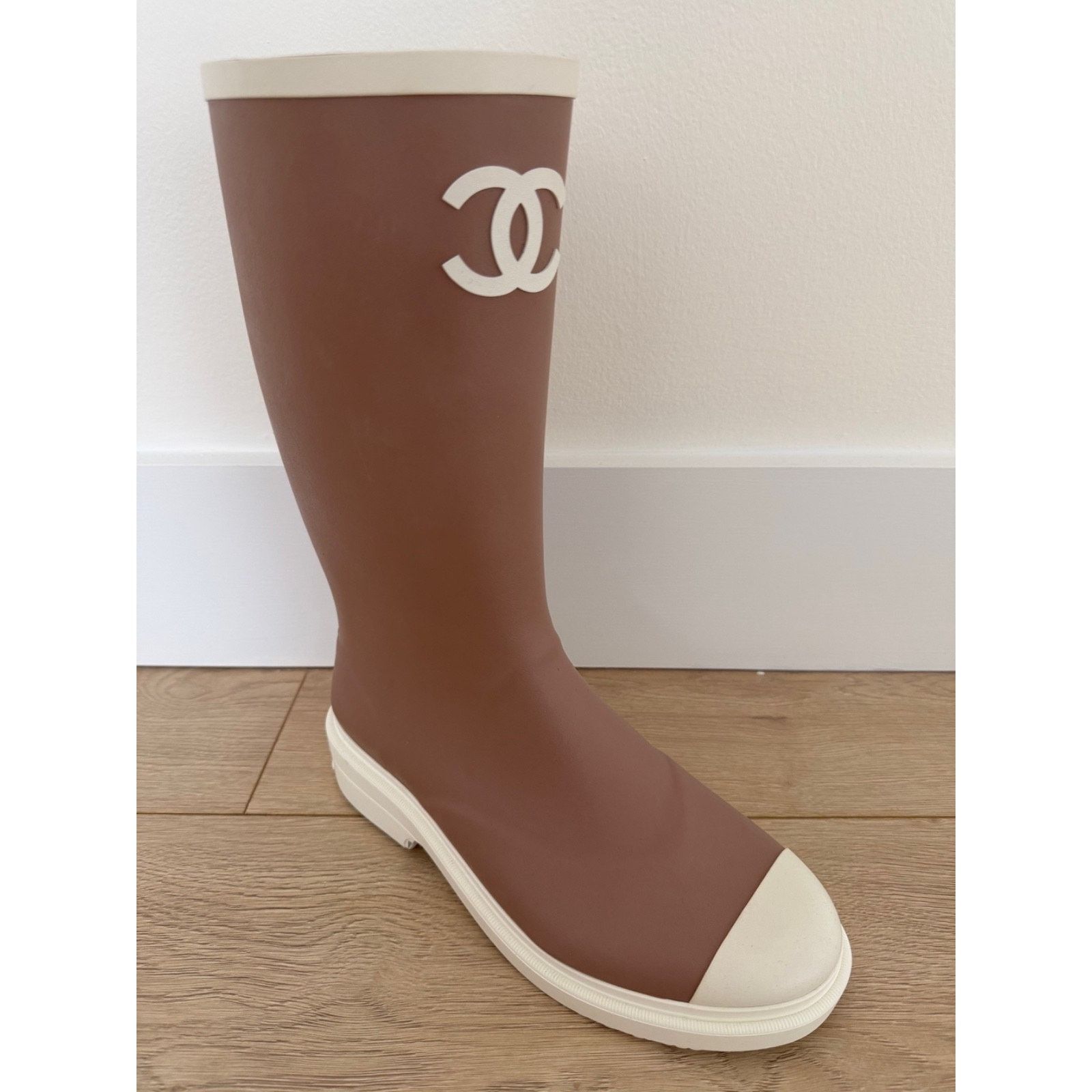 Chanel Chanel 26C Beige White CC Logo High Pull On Rain Boots 38 Size US 8 / IT 38 - 11 Thumbnail