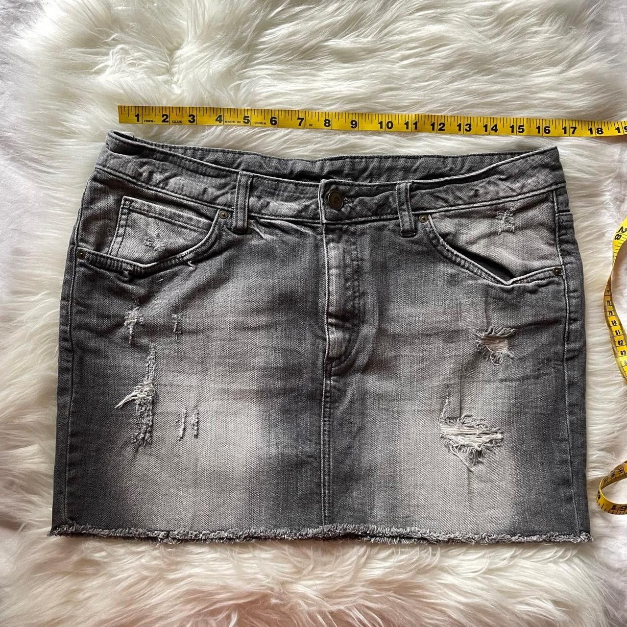 H&M Grey Distressed Mini Denim Skirt Size 33" - 5 Thumbnail