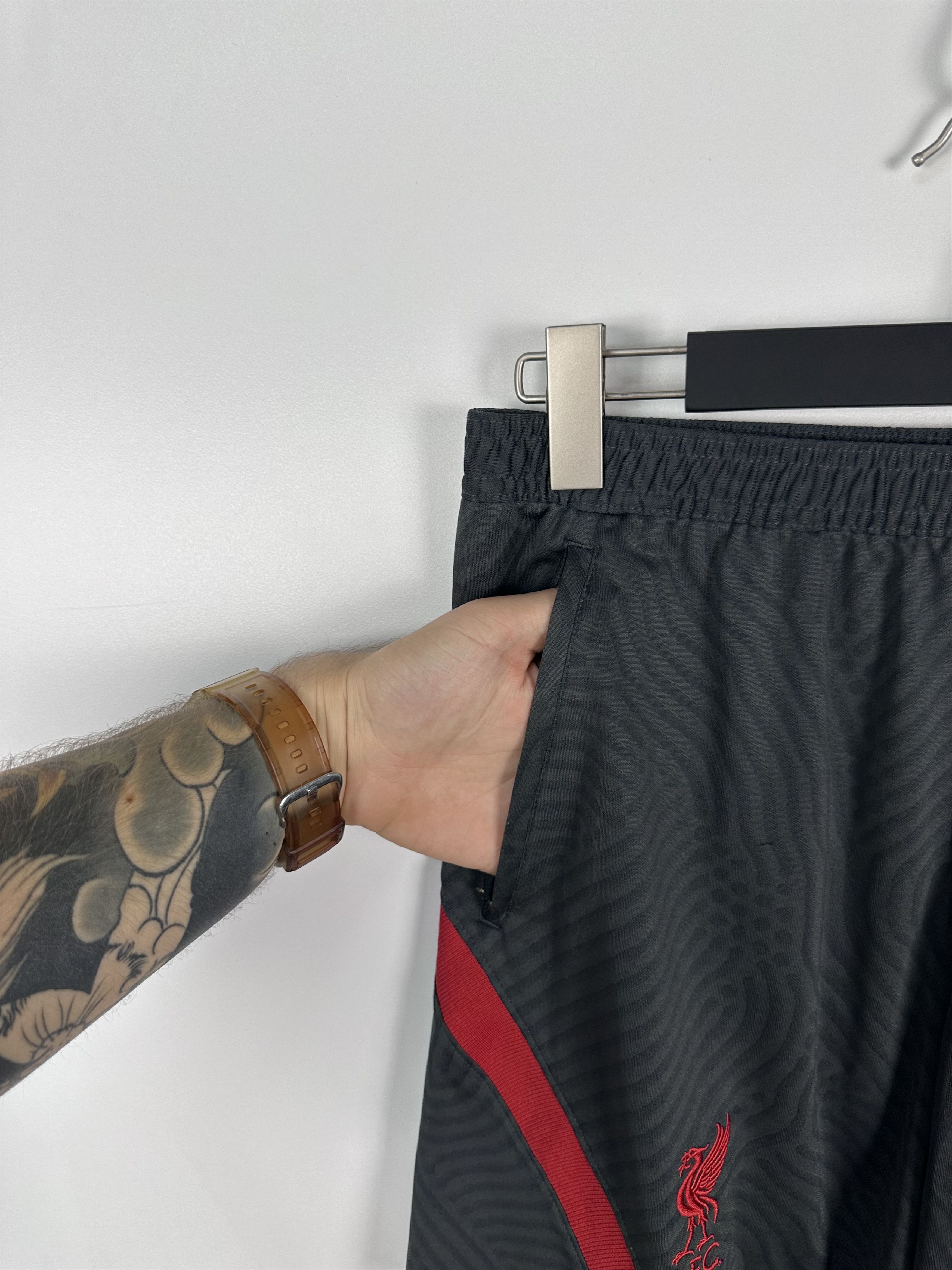 Nike Liverpool Football Shorts 2020 2021 Soccer Training Nike L Size US 34 / EU 50 - 4 Thumbnail