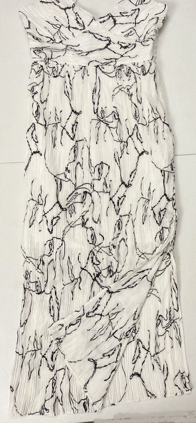 Banana Republic BANANA REPUBLIC PLISSÉ MIDI DRESS TATTOO FACES PLEATS 2 NWT Size XS / US 0-2 / IT 36-38 - 1 Thumbnail