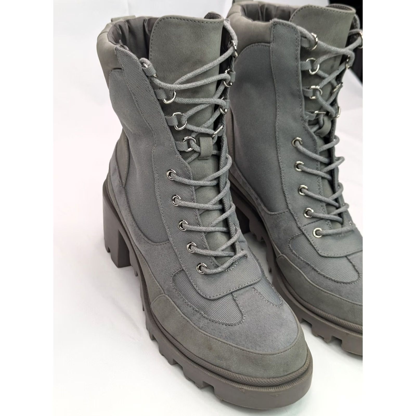 Vintage JustFab Ember Combat Boots Women 9.5 Gray Faux Suede Lace Mid Heel EUC Boots Size US 10 / IT 40 - 6 Thumbnail
