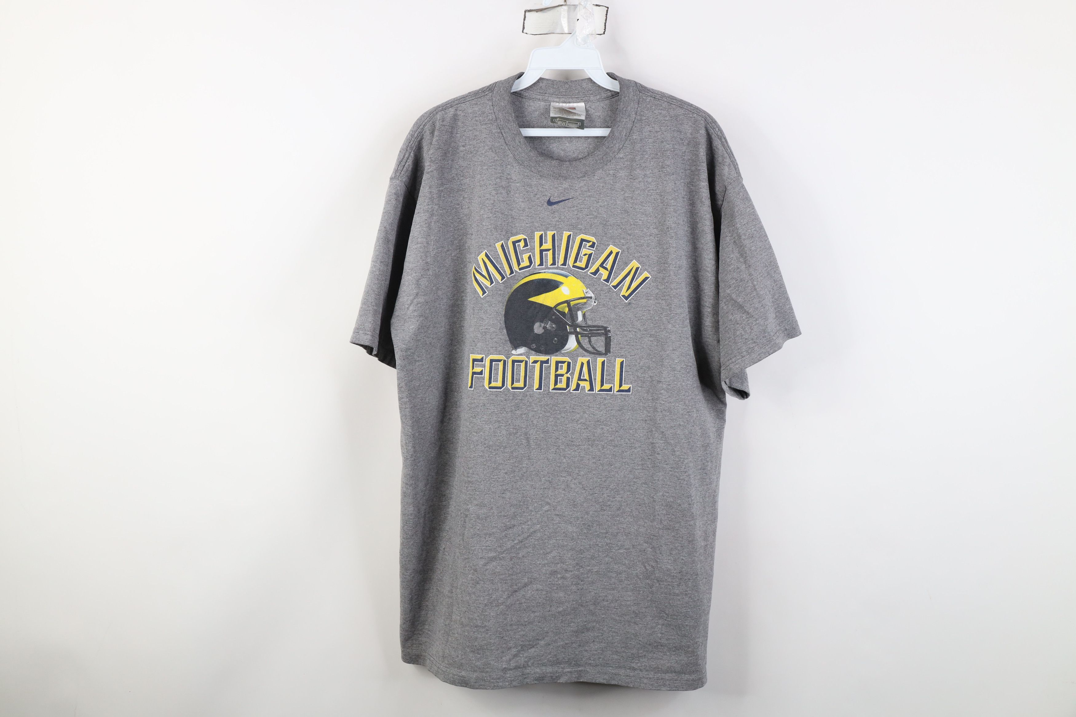 Nike Vintage Nike Swoosh University of Michigan Football T-Shirt Size US L / EU 52-54 / 3 - 1 Thumbnail
