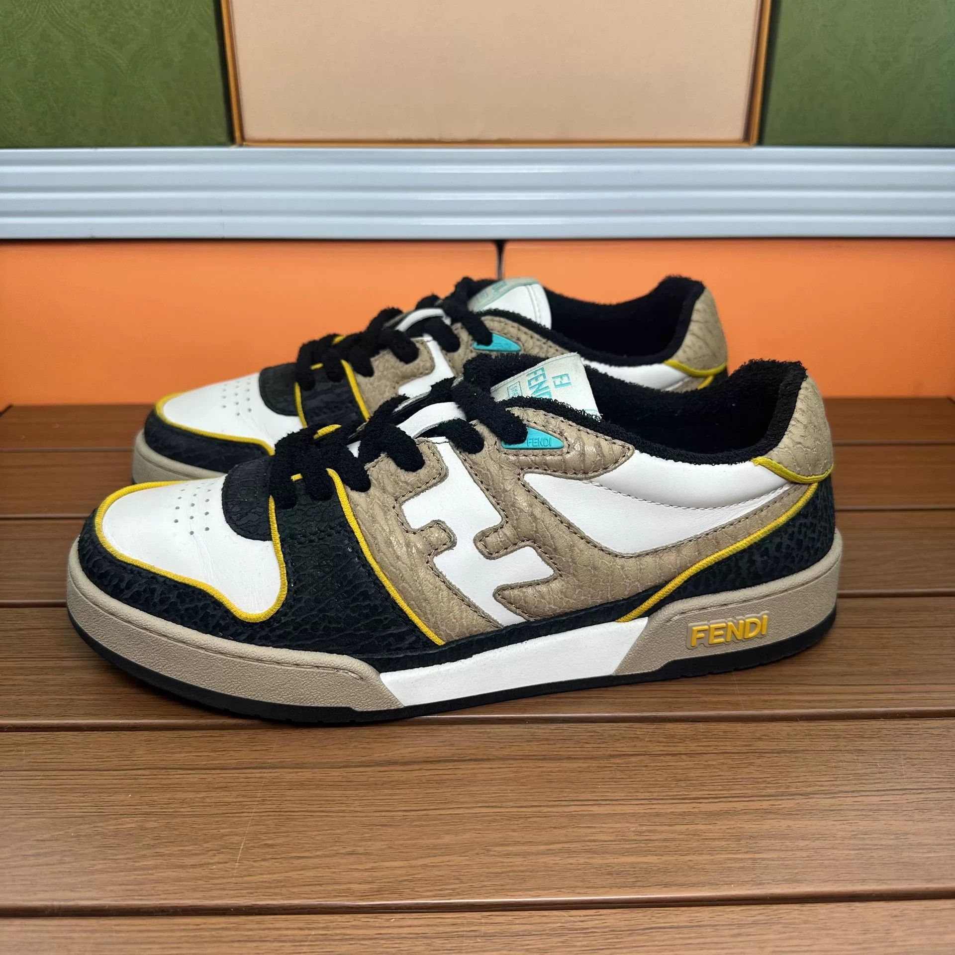 Fendi Fendi Lowtop Sneakers 9 Men Size US 9 / EU 42 - 1 Thumbnail