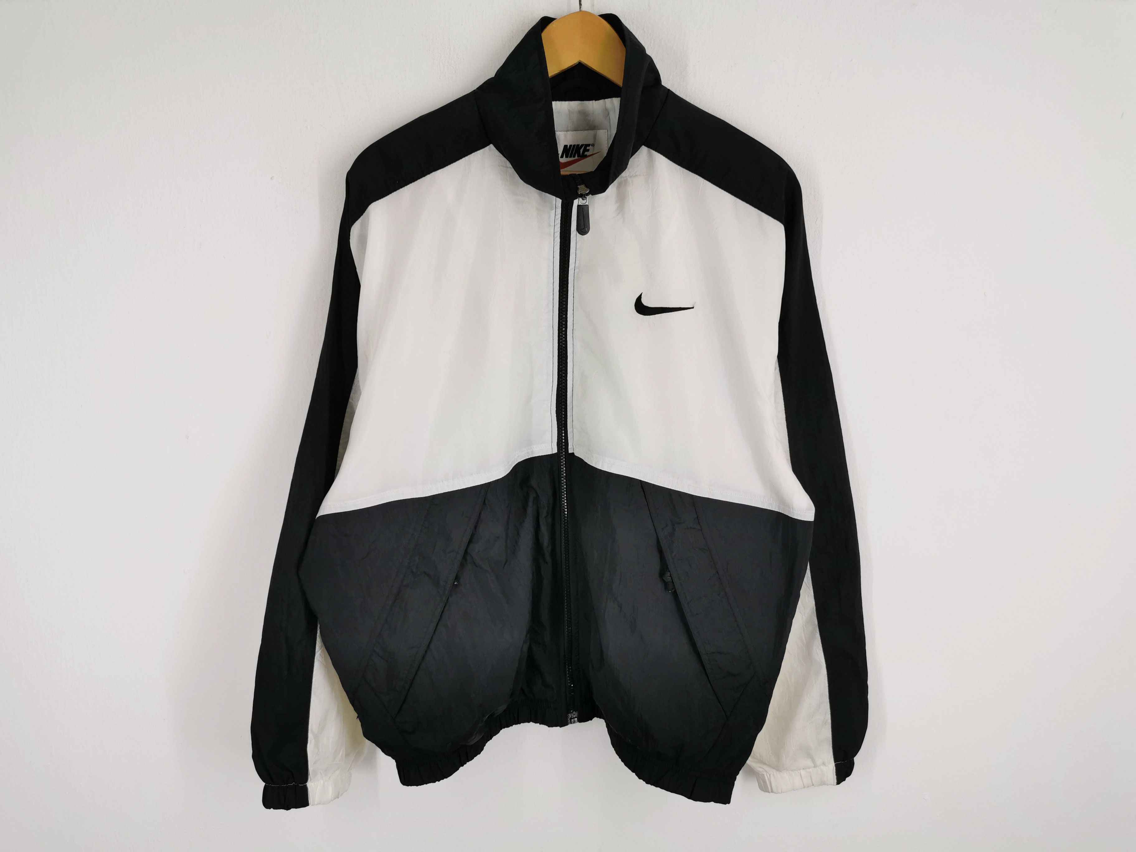 Nike Distressed Vintage 90s Nike Big Logo Windbreaker Jacket Size US L / EU 52-54 / 3 - 1 Thumbnail