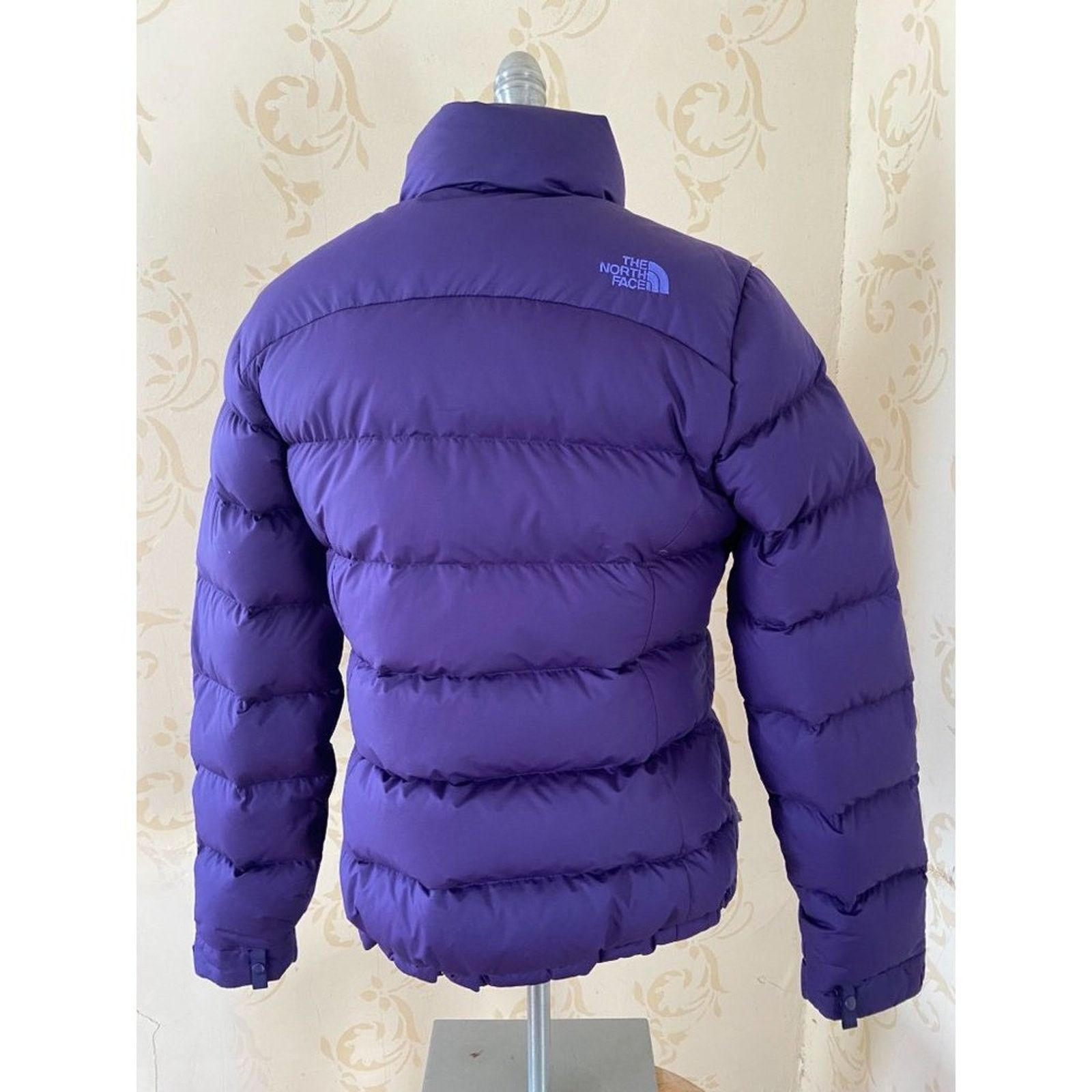 The North Face The North Face TNF Puffer 700 Fill Nuptse Ladies S Worn Once Size S / US 4 / IT 40 - 5 Thumbnail