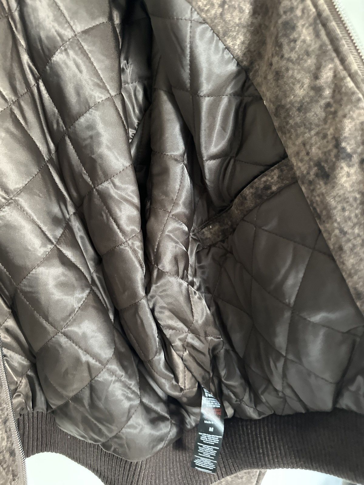 Boohoo Boxy cropped fit acid wash bomber jacket quilted double zip Size US M / EU 48-50 / 2 - 8 Thumbnail