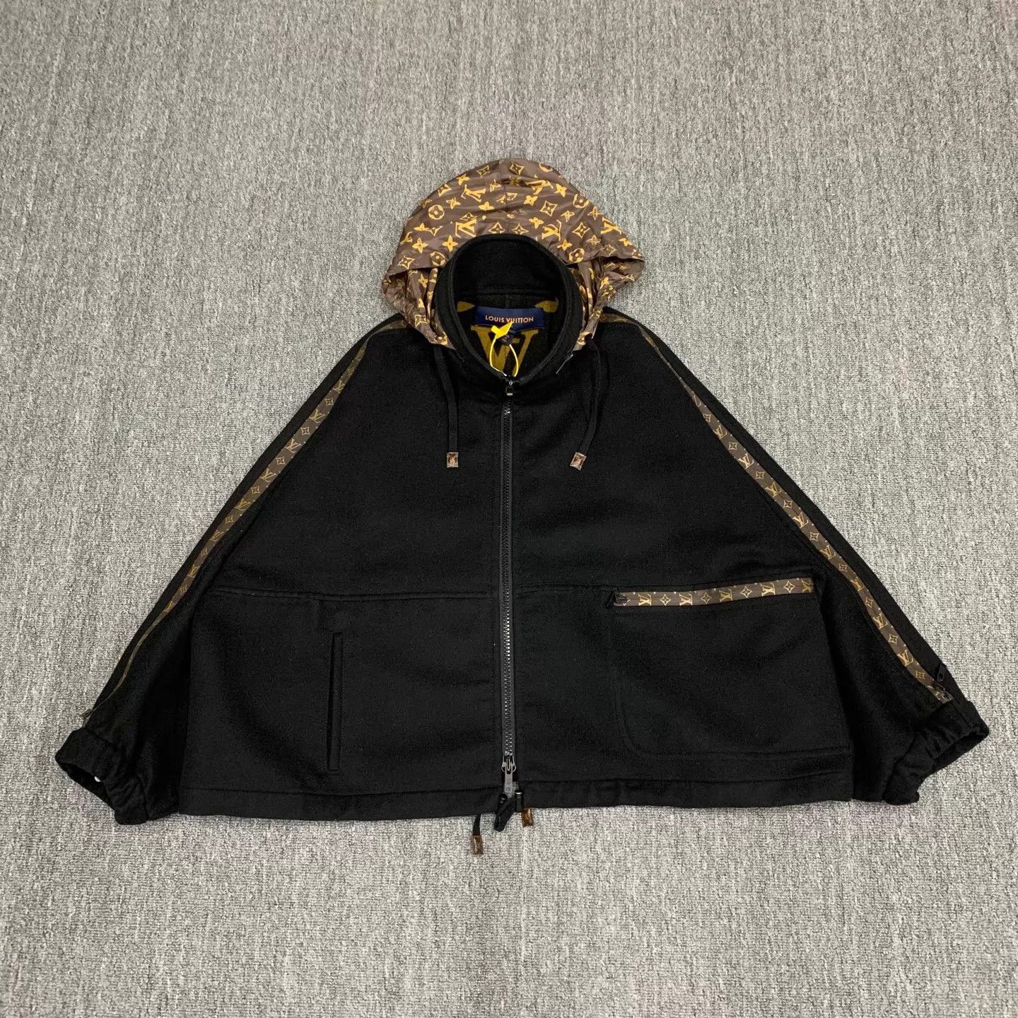 Louis Vuitton LV Monogram Oversized Wool Hood Stowable Coat 40 Size M / US 6-8 / IT 42-44 - 3 Thumbnail