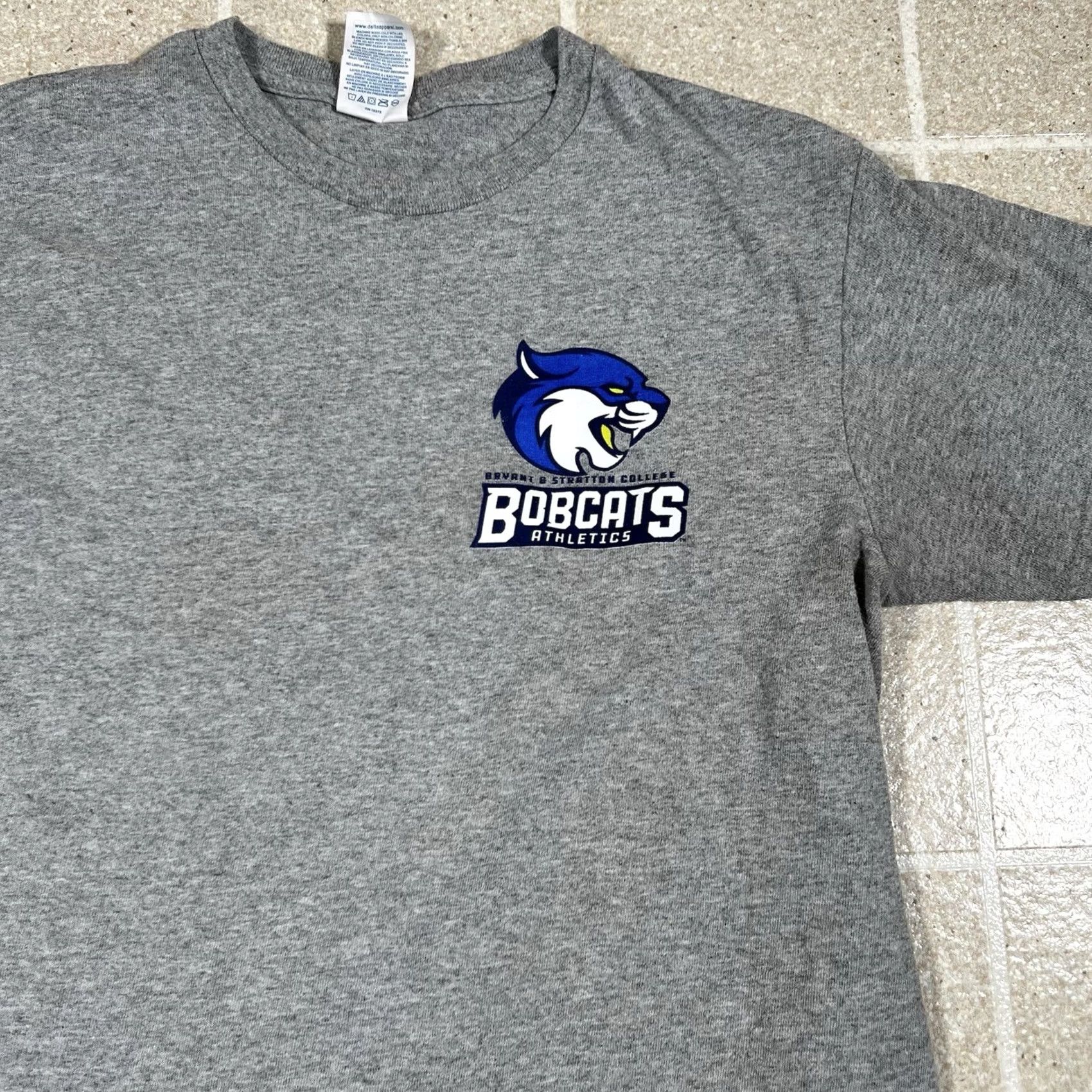 Gildan Bryant And Stratton College Bobcats Tshirt Size Small T-Shirt Gray Men S Regular Gildan College Shirt Size US S / EU 44-46 / 1 - 2 Thumbnail