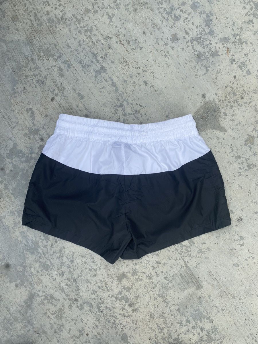Nike ⚡️Steals⚡️ Nike Black White Shorts Size US 26 / EU 42 - 2 Thumbnail