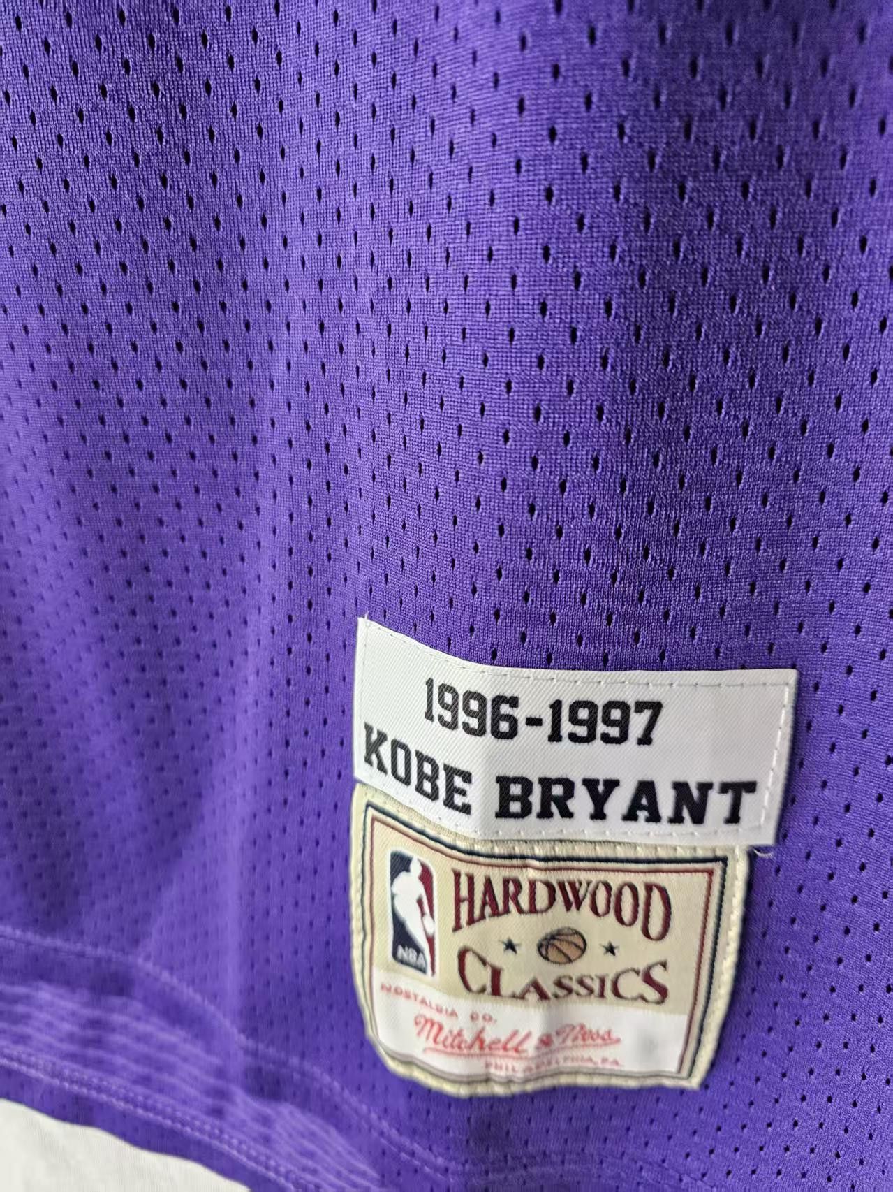 NBA Los Angeles Lakers 8 Kobe Bryant Jersey Stitched Size US M / EU 48-50 / 2 - 3 Thumbnail