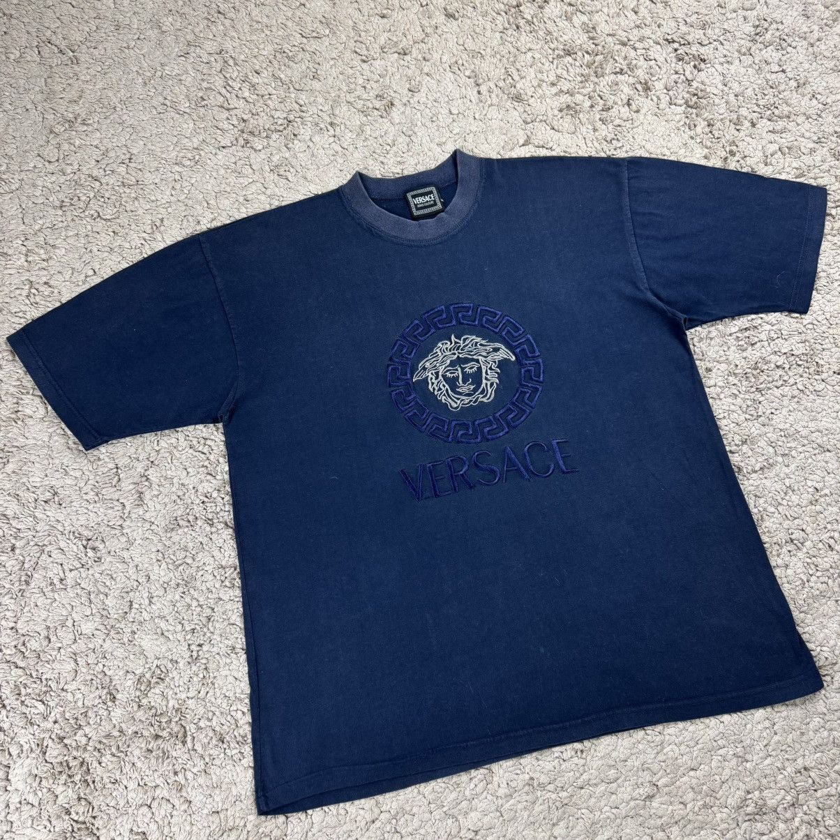 Versace Vintage Versace Embroidery Logo T-shirt Size US L / EU 52-54 / 3 - 3 Thumbnail