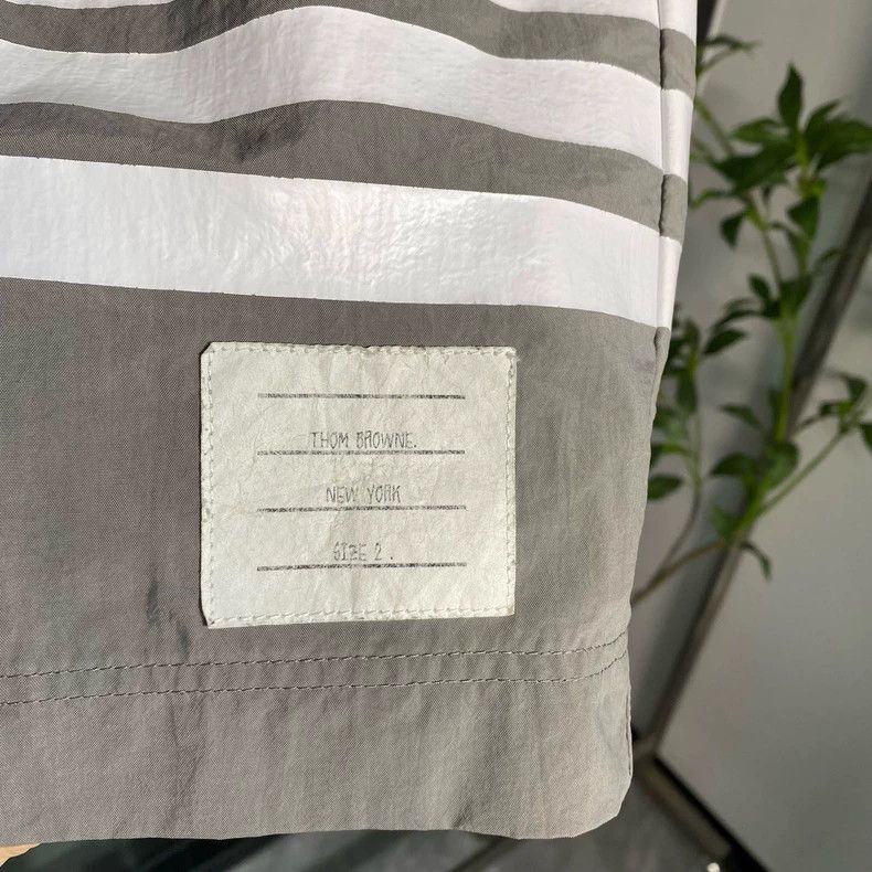Thom Browne Thom Browne size2 Shorts and beach pants Size US 26 / EU 42 - 6 Thumbnail