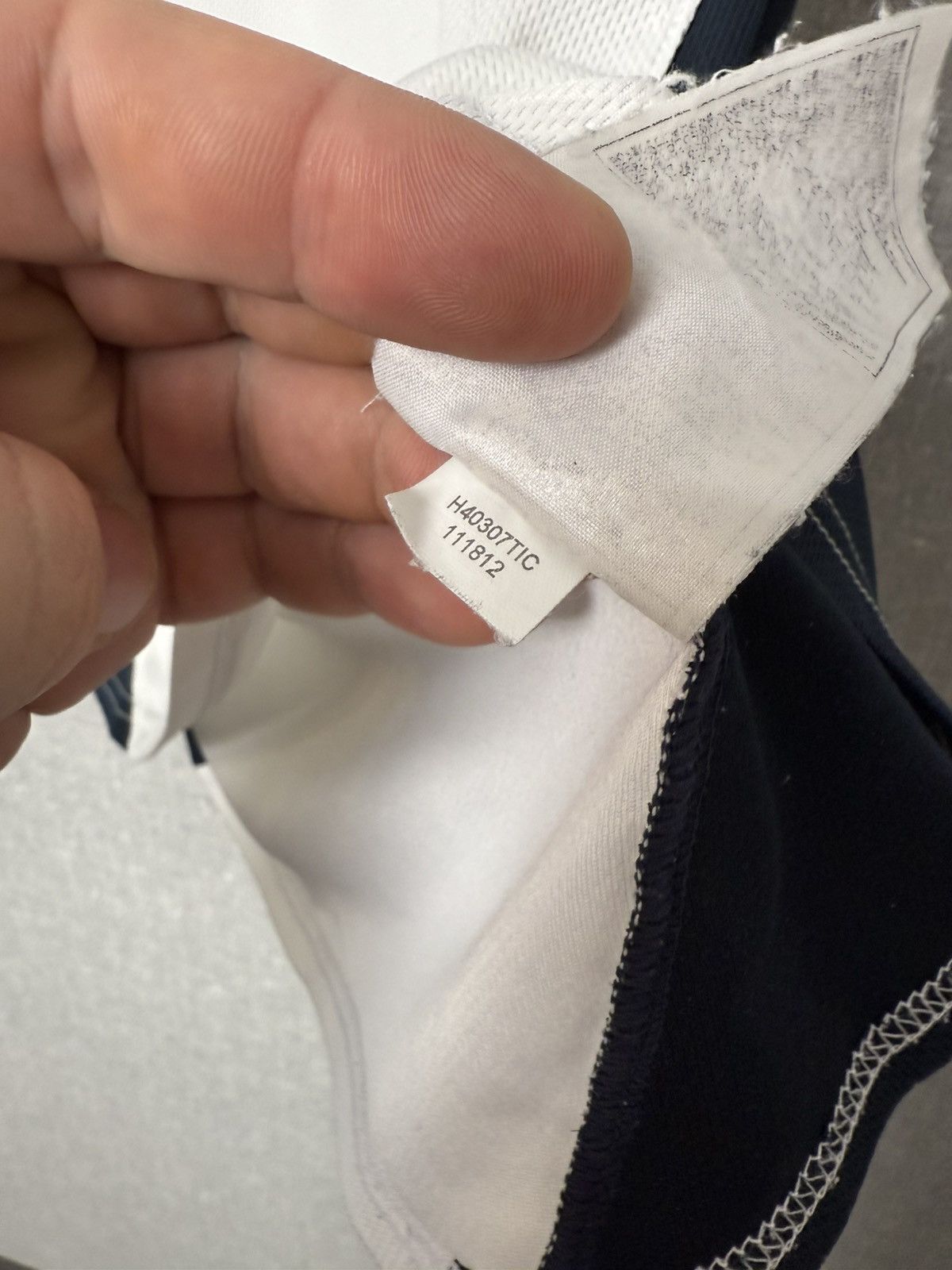 Nike Vintage Nike Embroidered Center Swoosh Logo Dry-Fit Tank Top Size US M / EU 48-50 / 2 - 10 Thumbnail