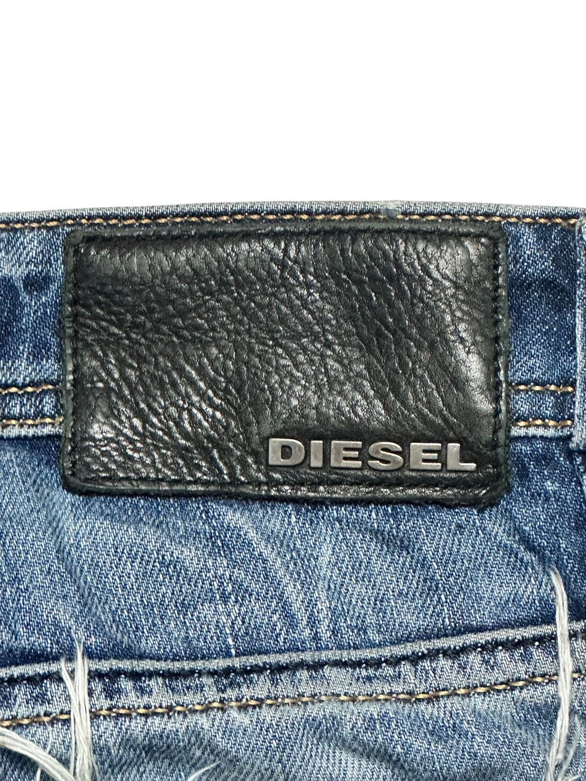 Diesel Diesel Viker Medium Blue Distressed Button Fly Faded Jeans Size US 31 - 9 Thumbnail