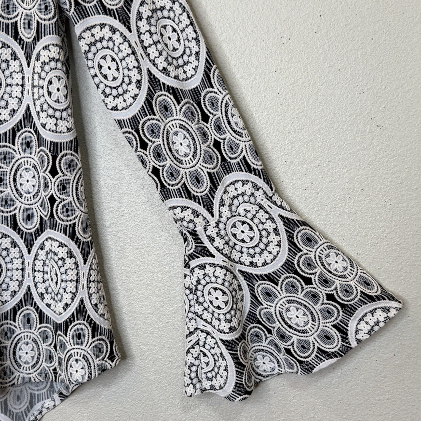 Joseph Ribkoff Joseph Ribkoff Blouse Pullover Top Womens Size 12 Black White Print Long Bell Sleeve Size XL / US 12-14 / IT 48-50 - 3 Thumbnail