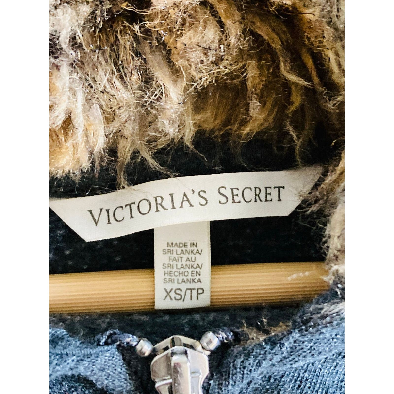 Victoria's Secret XS Victoria's Secret fur Sweater Size XS / US 0-2 / IT 36-38 - 2 Thumbnail