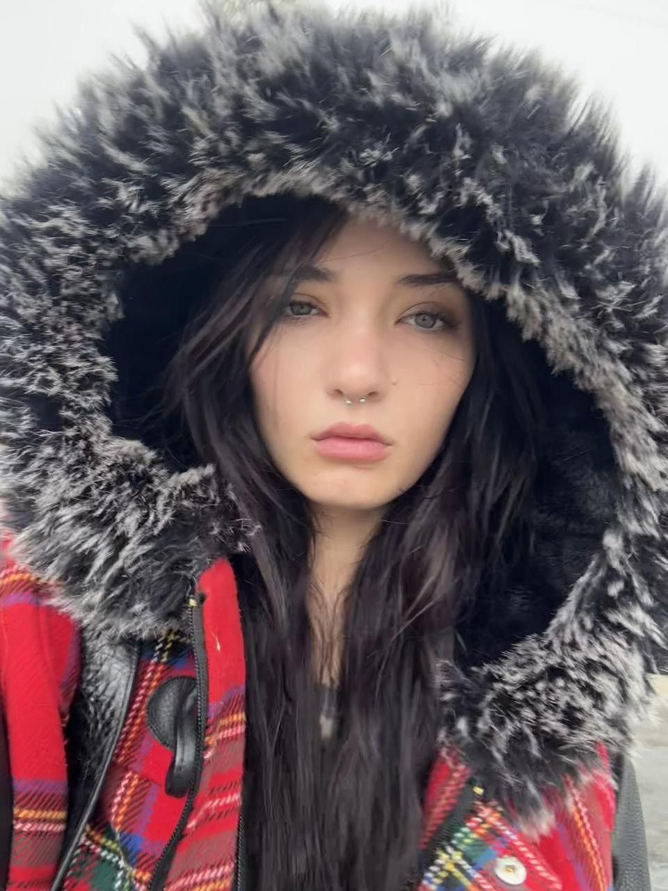 Smoke Rise Red plaid varsity jacket with fur hood and leather sleeves. Size S / US 4 / IT 40 - 3 Thumbnail