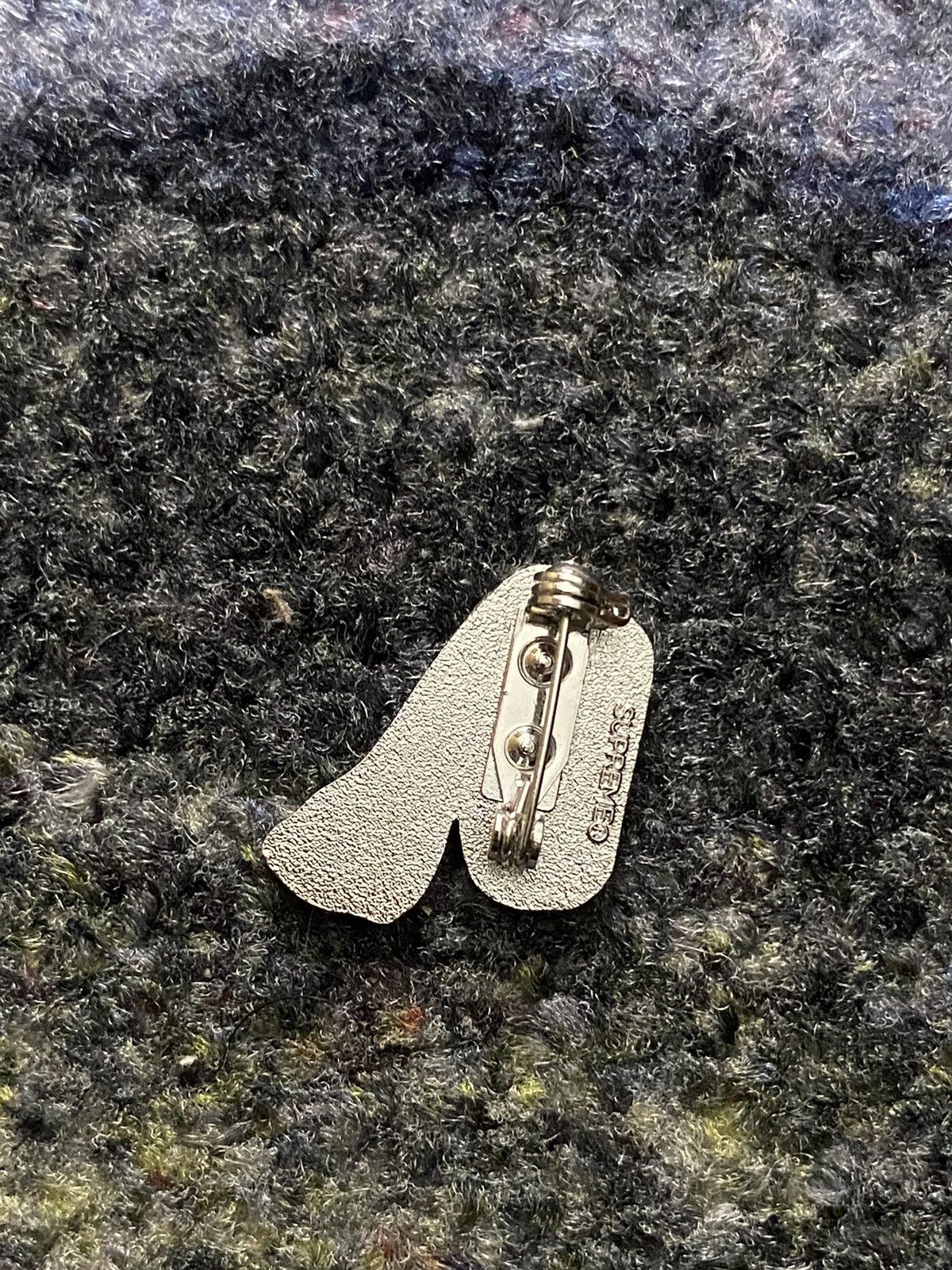Supreme Supreme Legs Pin Size ONE SIZE - 2 Thumbnail