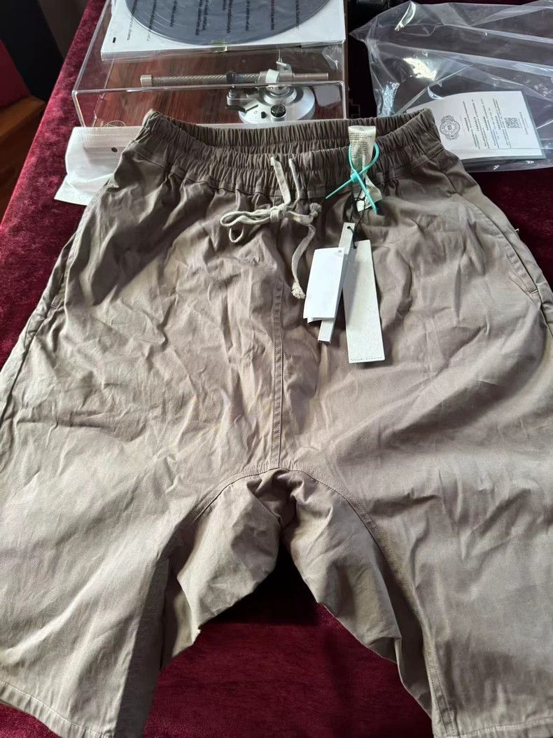 Rick Owens Rick Owens High-Quality Shorts in Olive Color Size US 31 - 1 Thumbnail