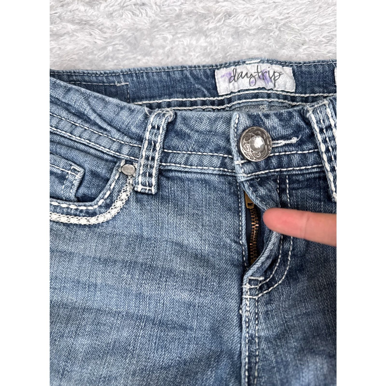 Vintage Daytrip Women's Blue Denim Jeans 28x31 Bootcut Low Rise Stretch Cotton Vintage 90s Designer Size 28" / US 6 / IT 42 - 5 Thumbnail