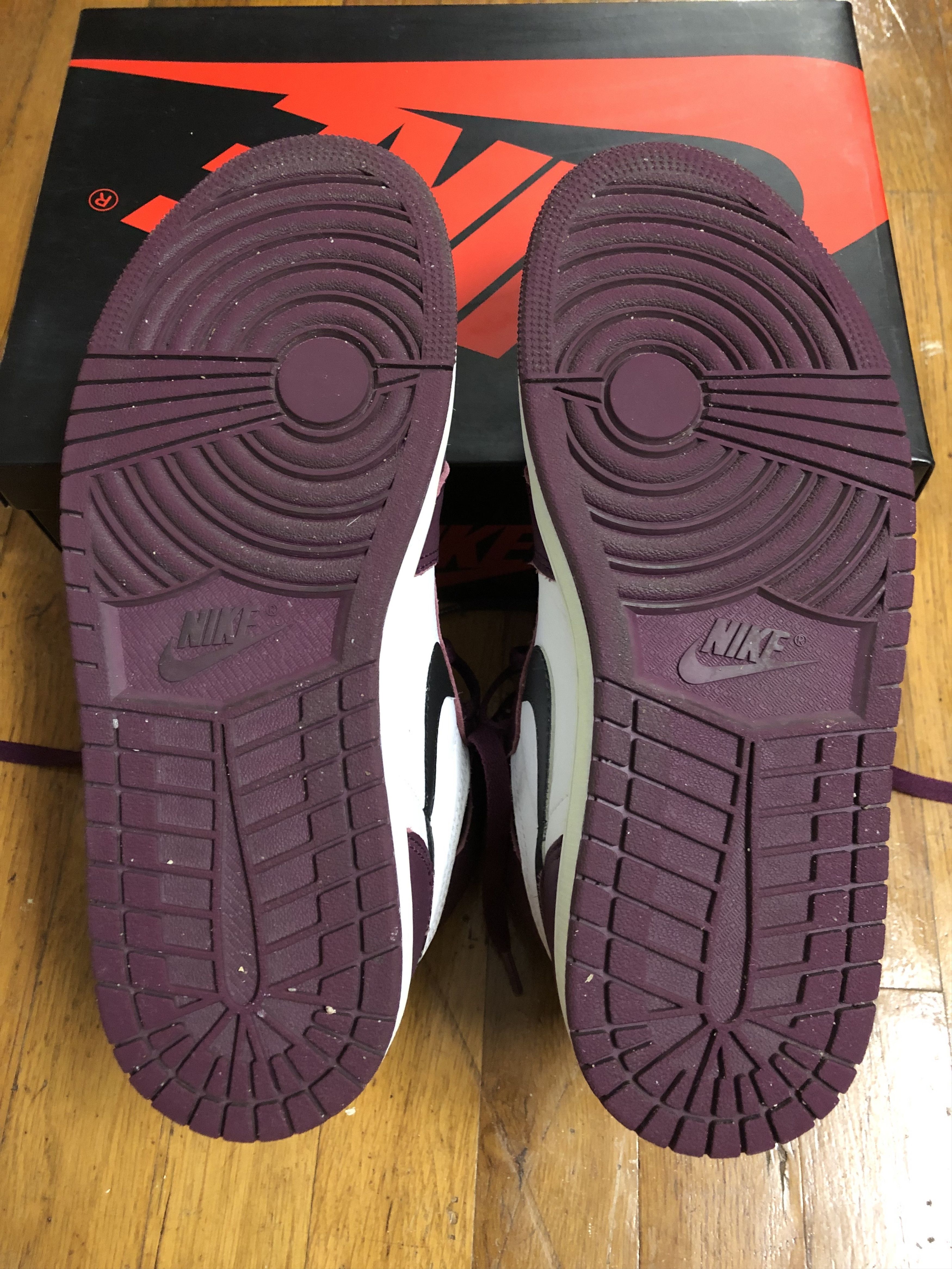 Nike *USED* Nike Air jordan 1 high OG Bordeaux sz 9 555088 611 Size US 9 / EU 42 - 9 Thumbnail