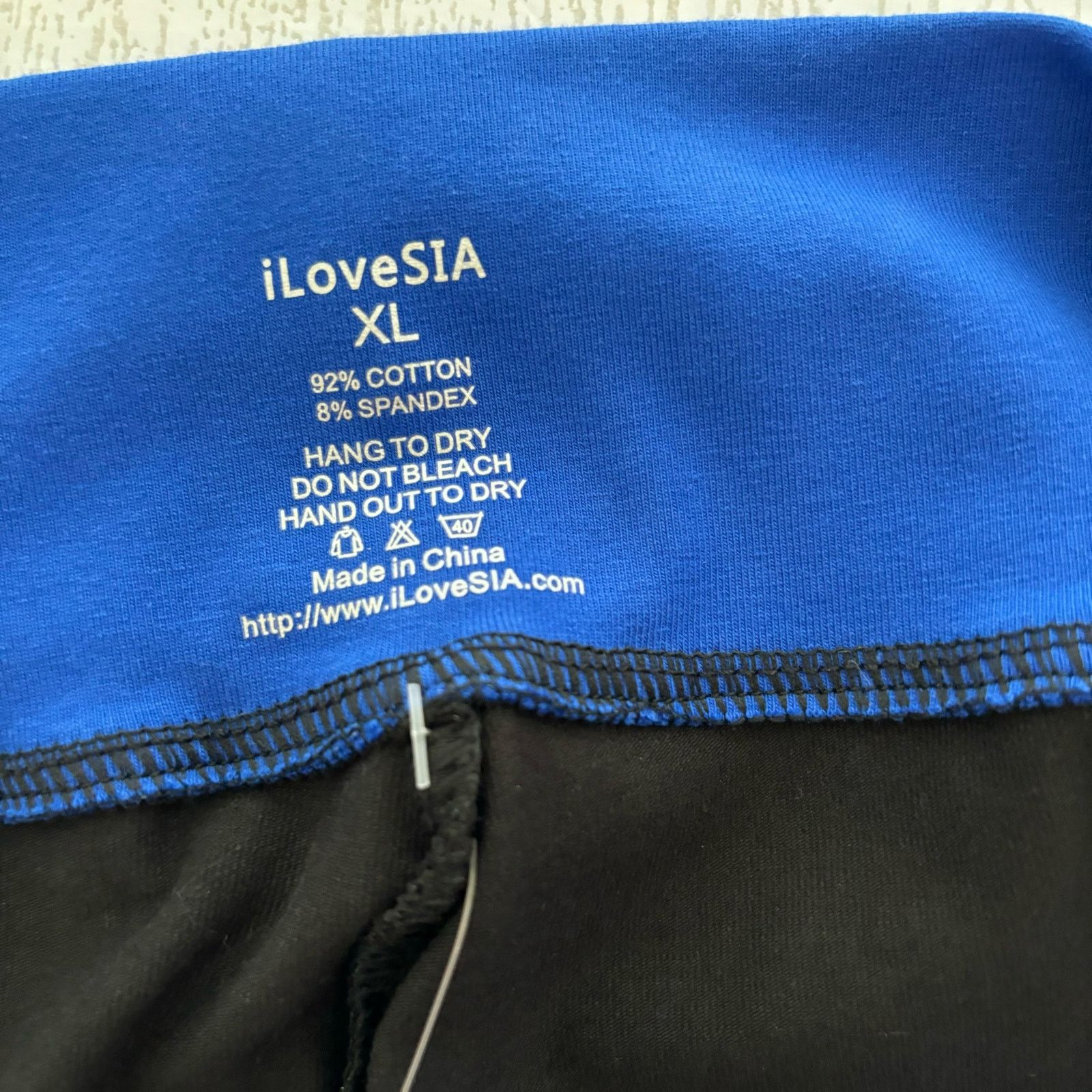Other iLoveSia Black Blue Capri Leggings XL NWT Athletic Size 27" / US 4 / IT 40 - 2 Thumbnail