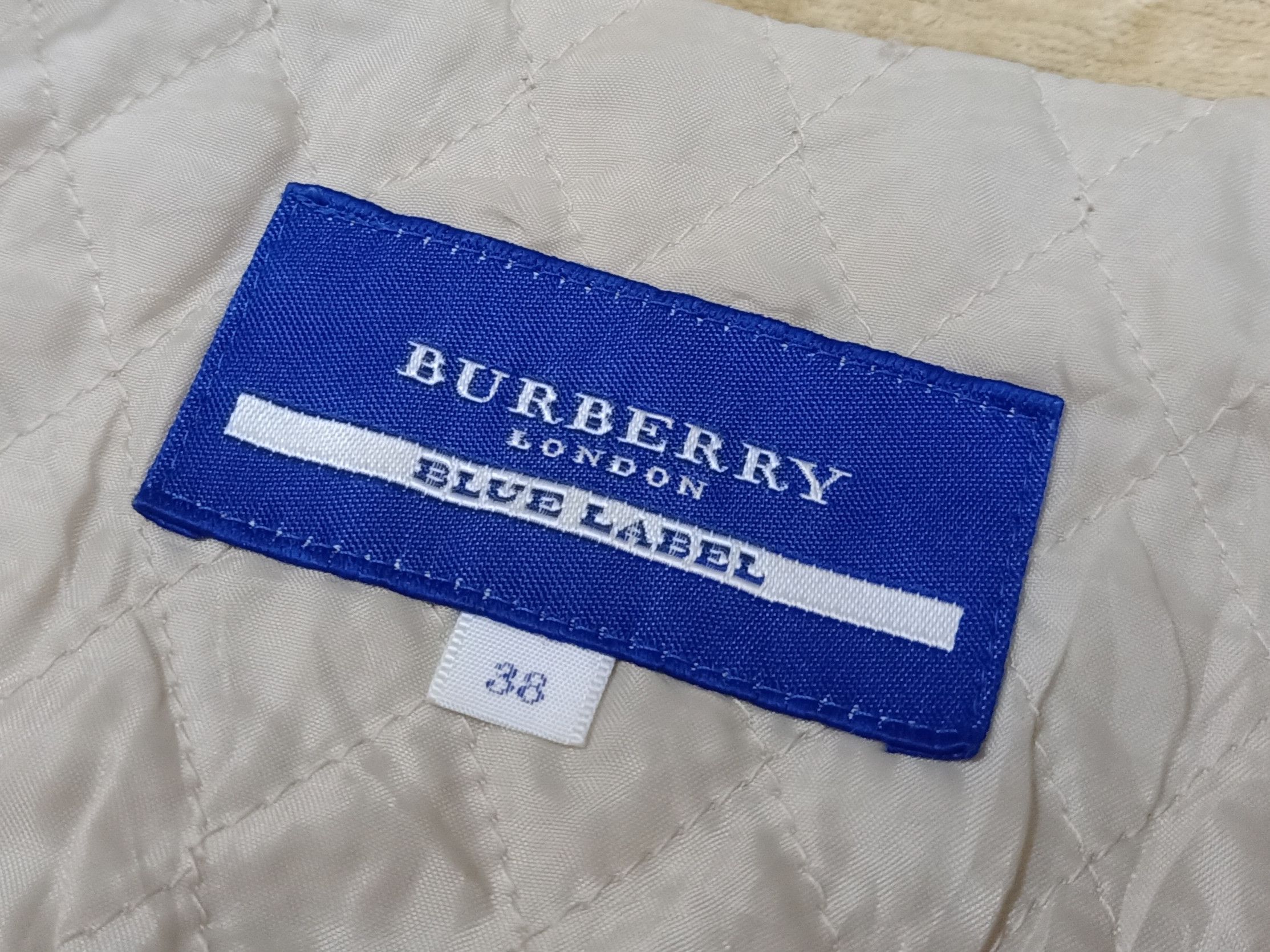 Burberry BURBERRY Blue Label Fur Beige Winter Wear Jacket Parka Size XS / US 0-2 / IT 36-38 - 13 Thumbnail