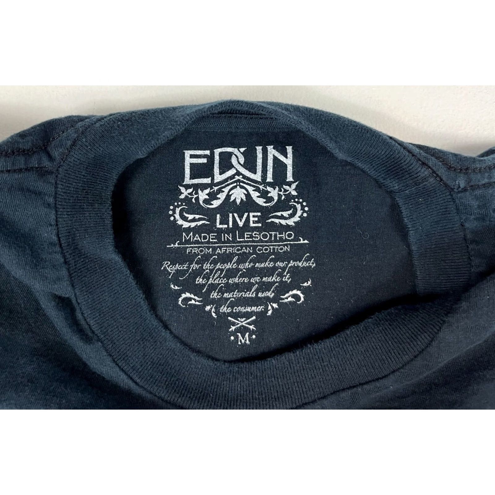 Vintage VINTAGE EDUN U2 Vertigo Tour 2005 T-Shirt Sz M Black Cotton Short Sleeve Crew Neck Unisex Adults Double-Sided Rock Music 2005 Vintage Size US M / EU 48-50 / 2 - 5 Thumbnail