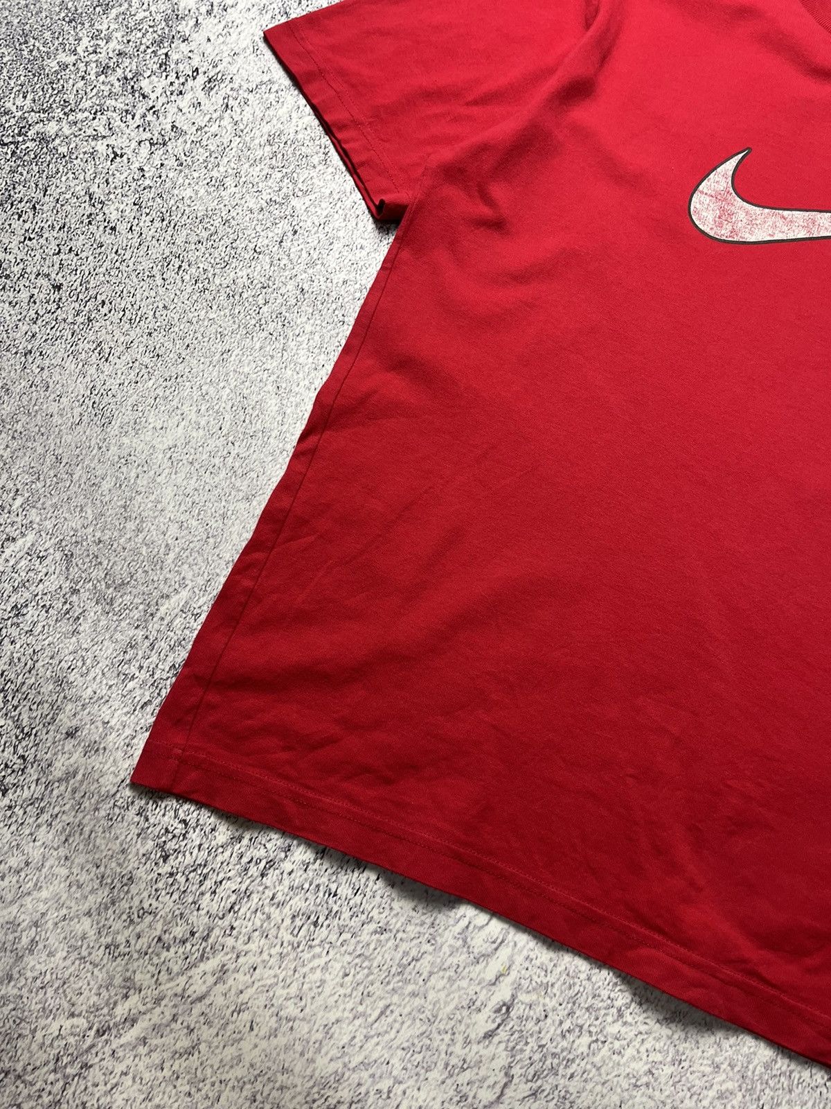 Nike × Vintage Vintage 90s Nike T-Shirt Swoosh Logo Y2K Red Tee Size M Size US M / EU 48-50 / 2 - 17 Thumbnail