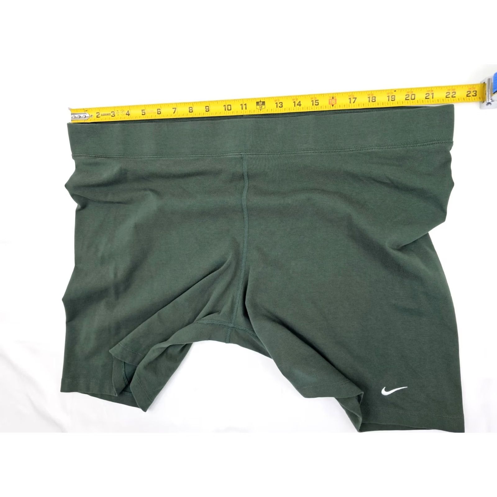 Nike VINTAGE Nike Essentials Sportswear Mid Rise Bike Shorts Women 3X Olive Green Size 40" / US 18 - 5 Thumbnail