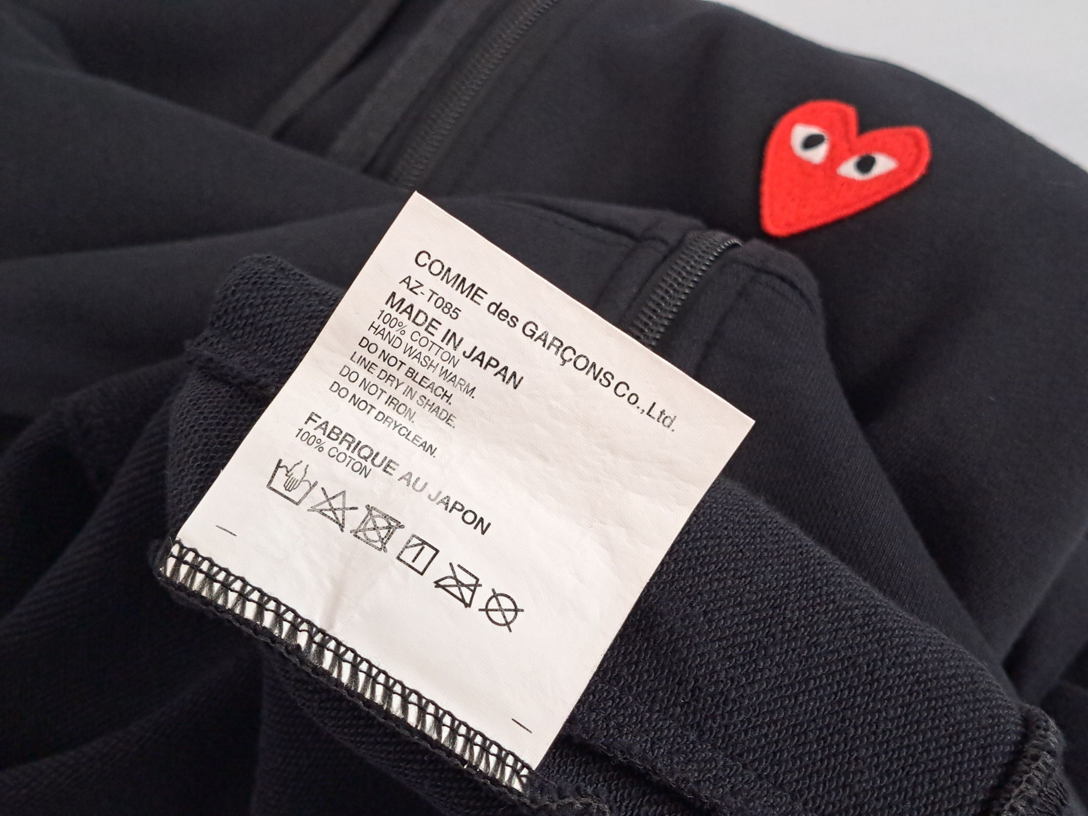 Comme Des Garcons PLAY zip-up hoodie. Size XL