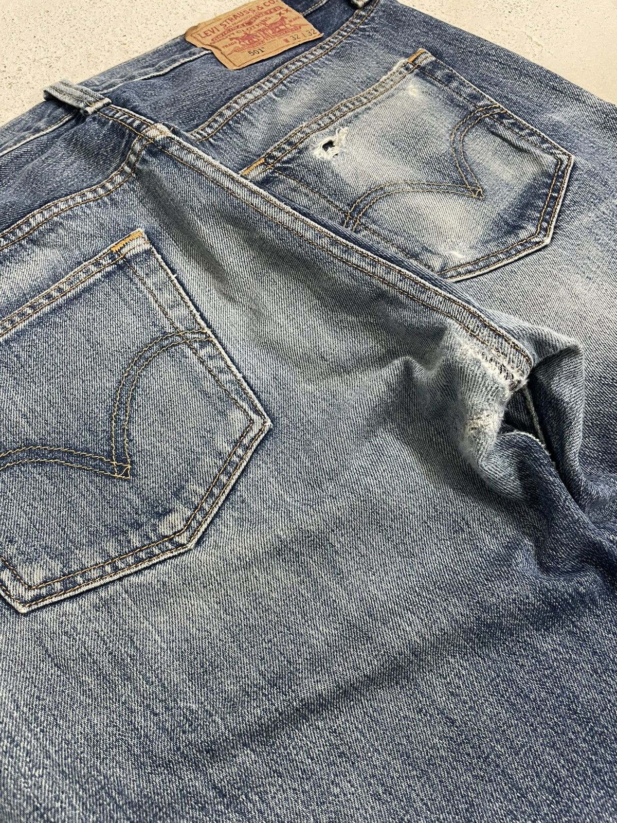 Levi's × Vintage Vintage Y2K Levis 501 Whisker Light Wash Minor Distressed Size US 32 / EU 48 - 15 Thumbnail