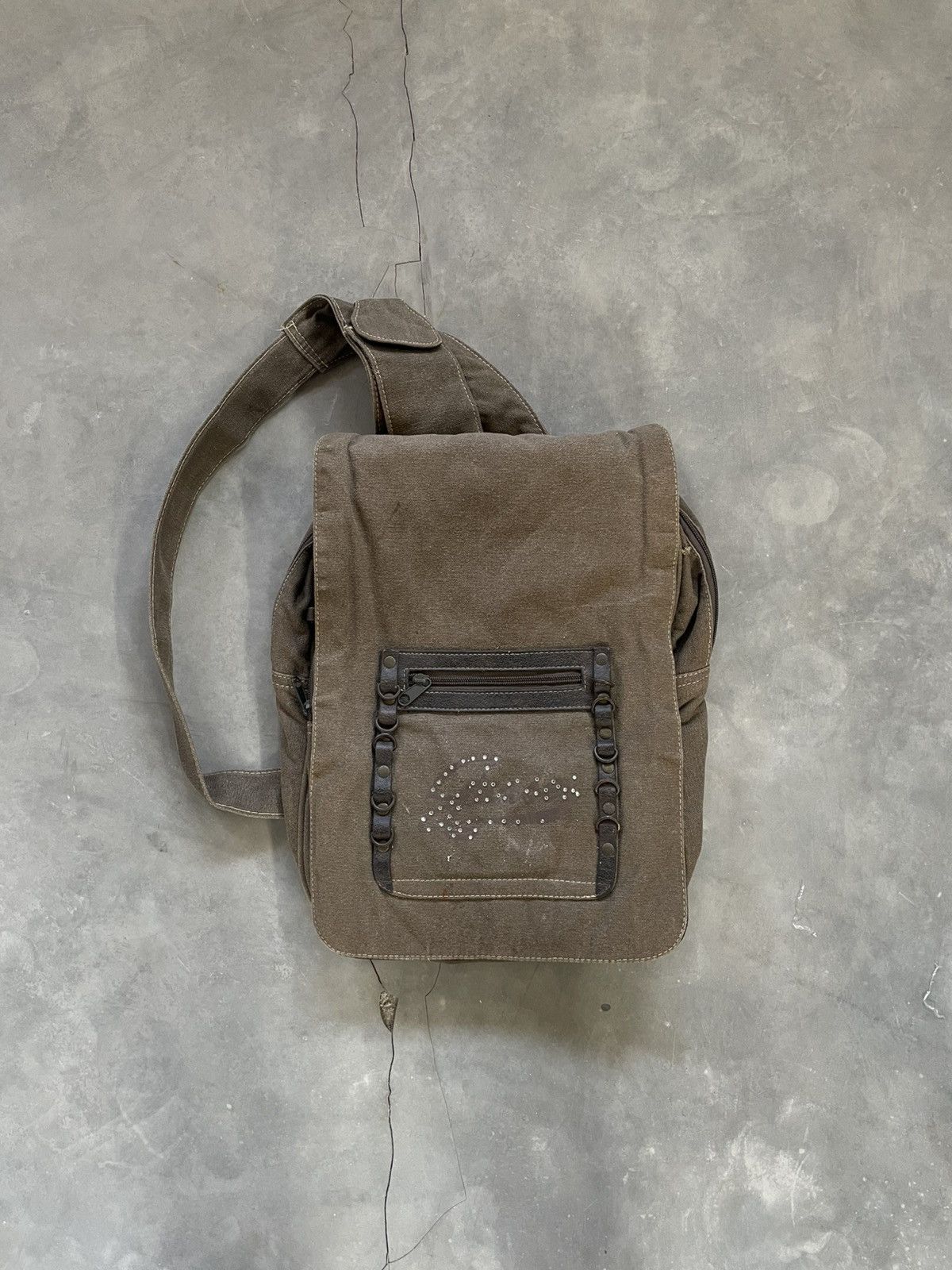 Japanese Brand Vintage Military Crossbody Studded Bag Heavy Weight Canvas Size ONE SIZE - 1 Thumbnail