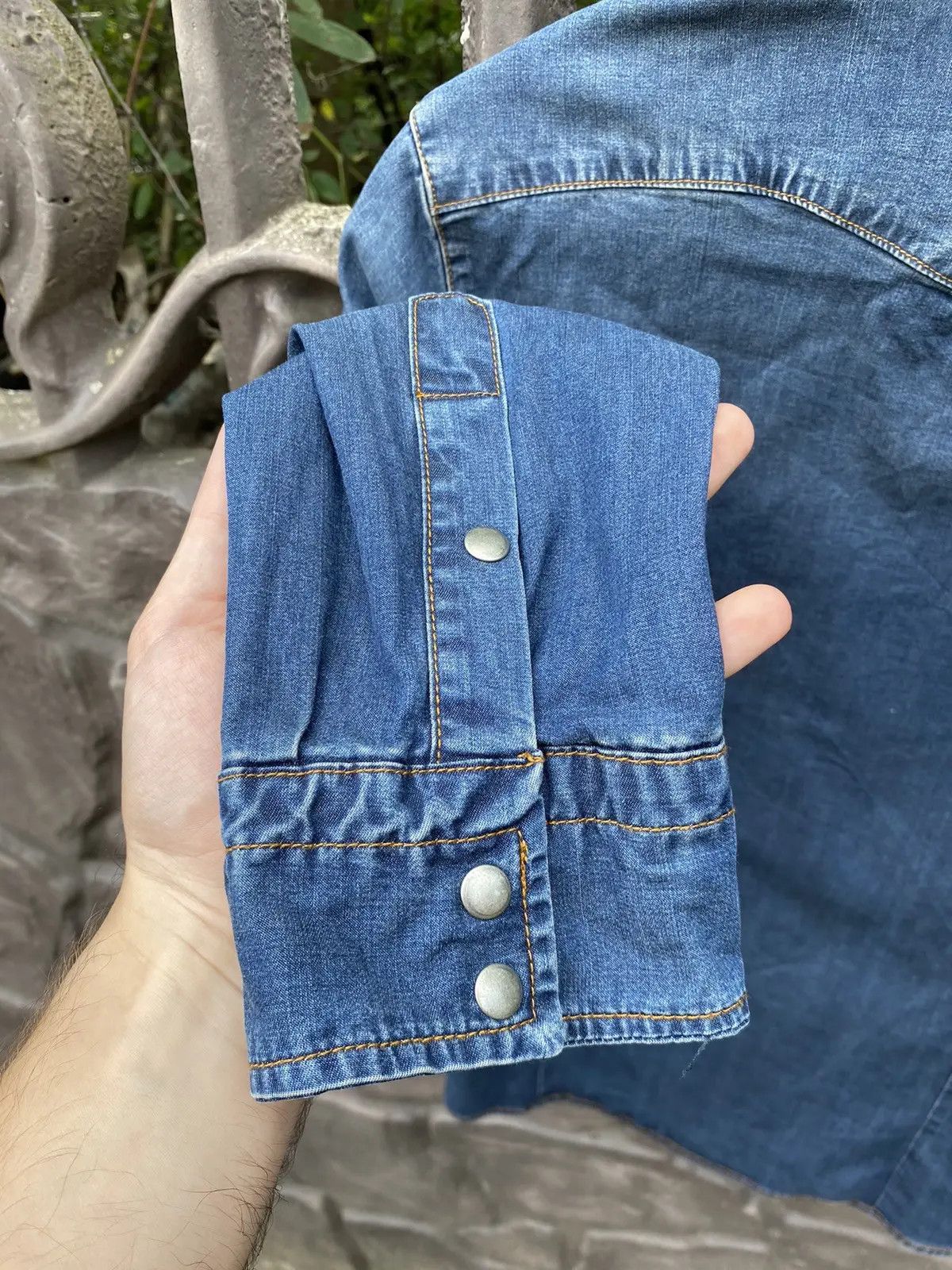 Dsquared2 × Vintage Vintage DSquared2 Distressed Denim Shirt Size US S / EU 44-46 / 1 - 13 Thumbnail