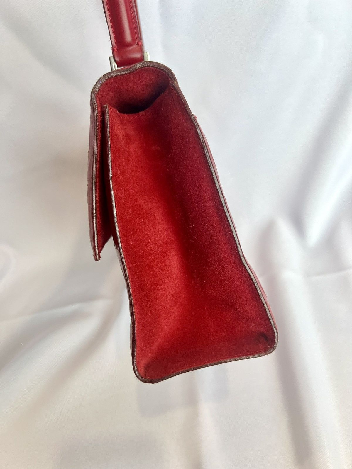 Salvatore Ferragamo Ferragamo Red Gancini Embossed Leather Shoulder Bag Size ONE SIZE - 4 Thumbnail