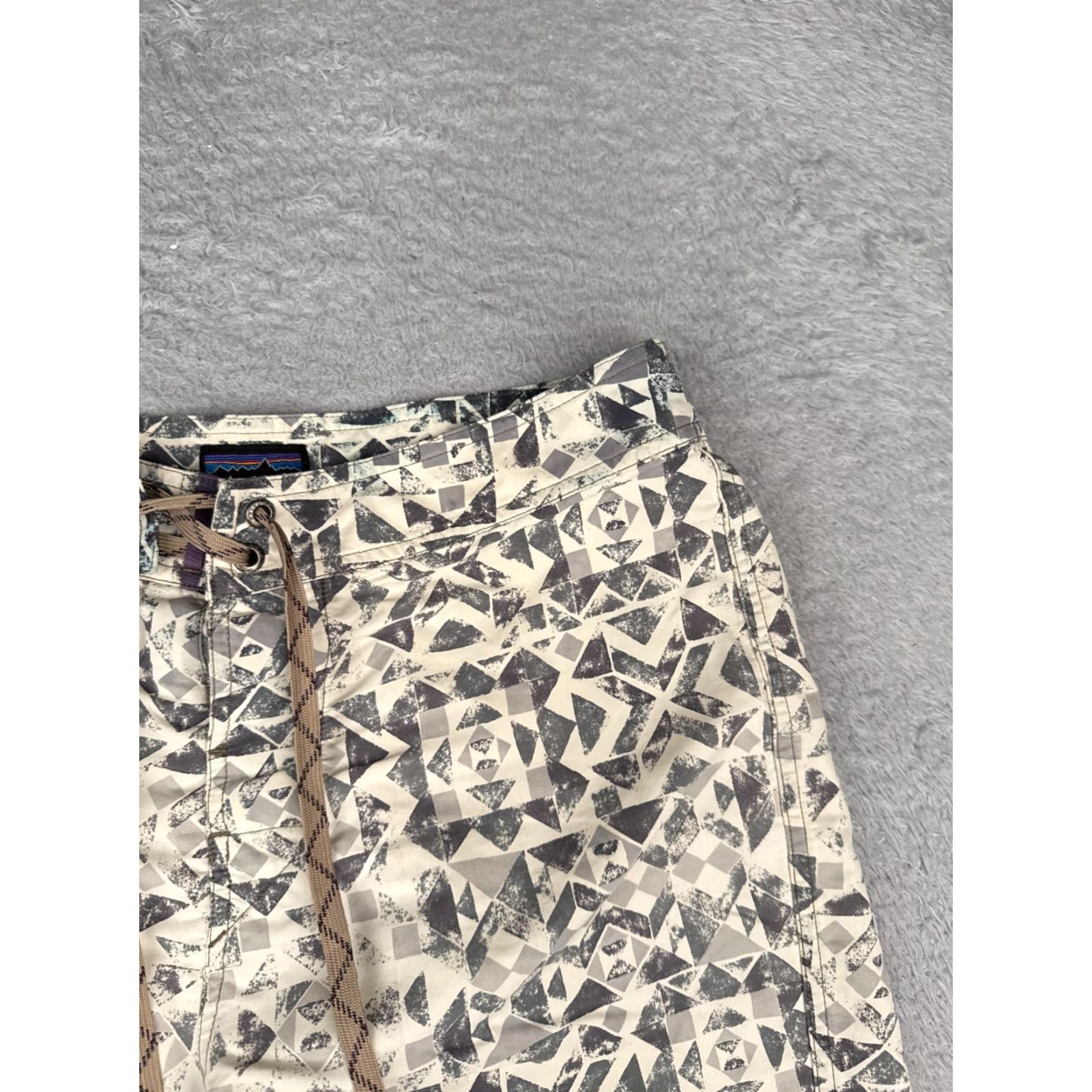 Speedo Patagonia Swim Trunks Mens 31 Beige Gray Board Shorts 100% Polyester Cargo 31x9 Size US 31 - 5 Thumbnail