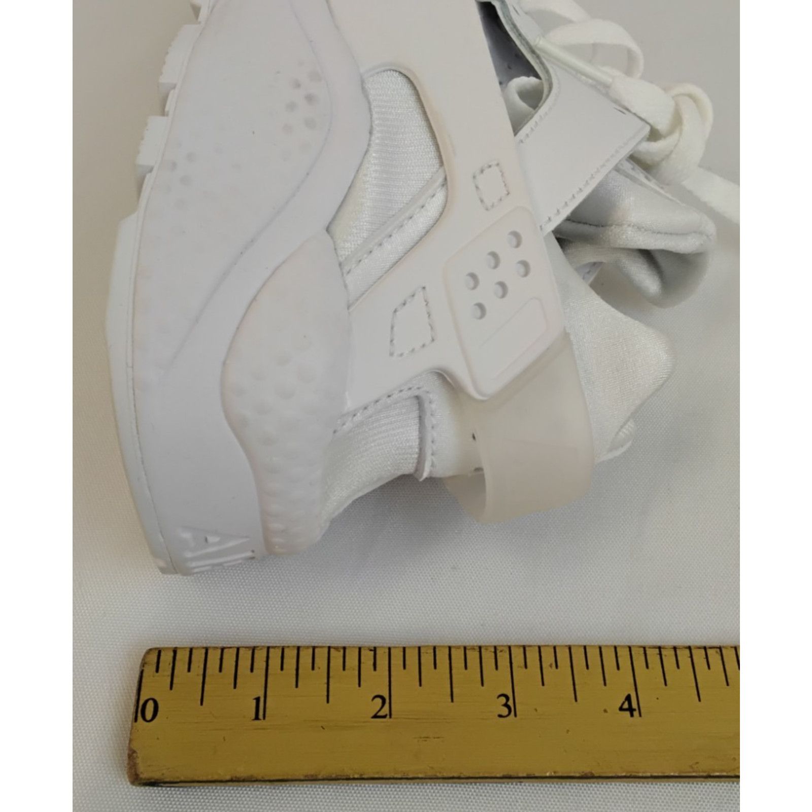 Nike Nike Air Huarache Triple White Sneakers Women's US Size 8 Size US 8 / IT 38 - 12 Thumbnail