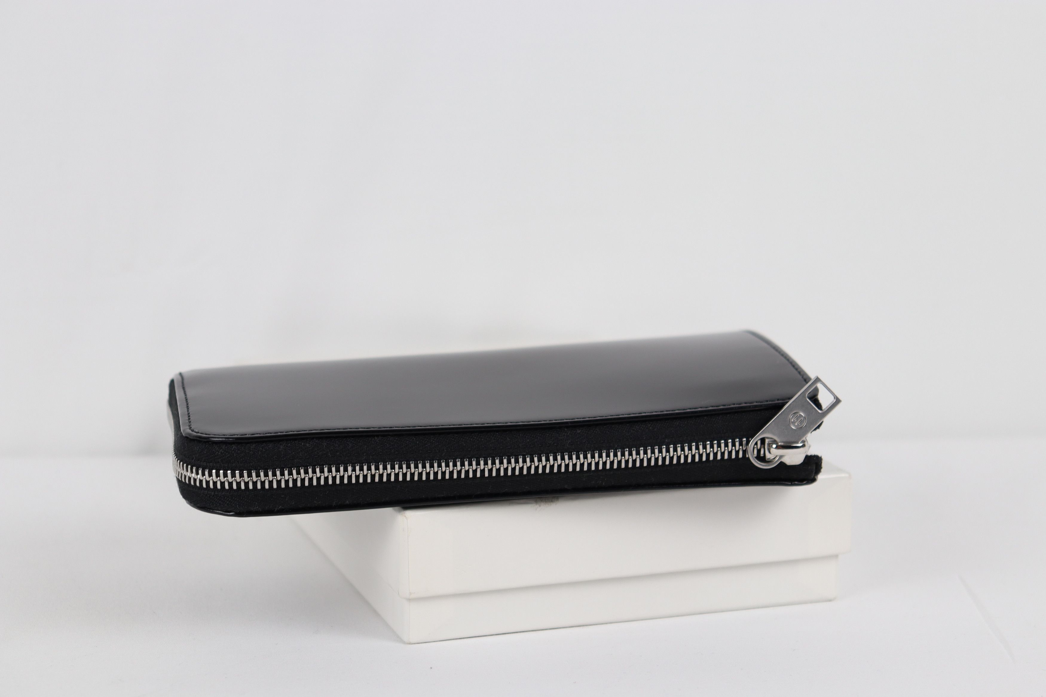 Maison Margiela o1rshd10924 Q.2 / Logo Zip Wallet in Black Size ONE SIZE - 2 Thumbnail
