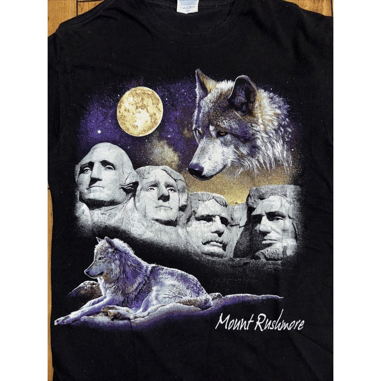 Band Tees × The Mountain × Vintage Vintage Mount Rushmore Wolf Moon Graphic T-Shirt S 17x25 Size US S / EU 44-46 / 1 - 2 Thumbnail