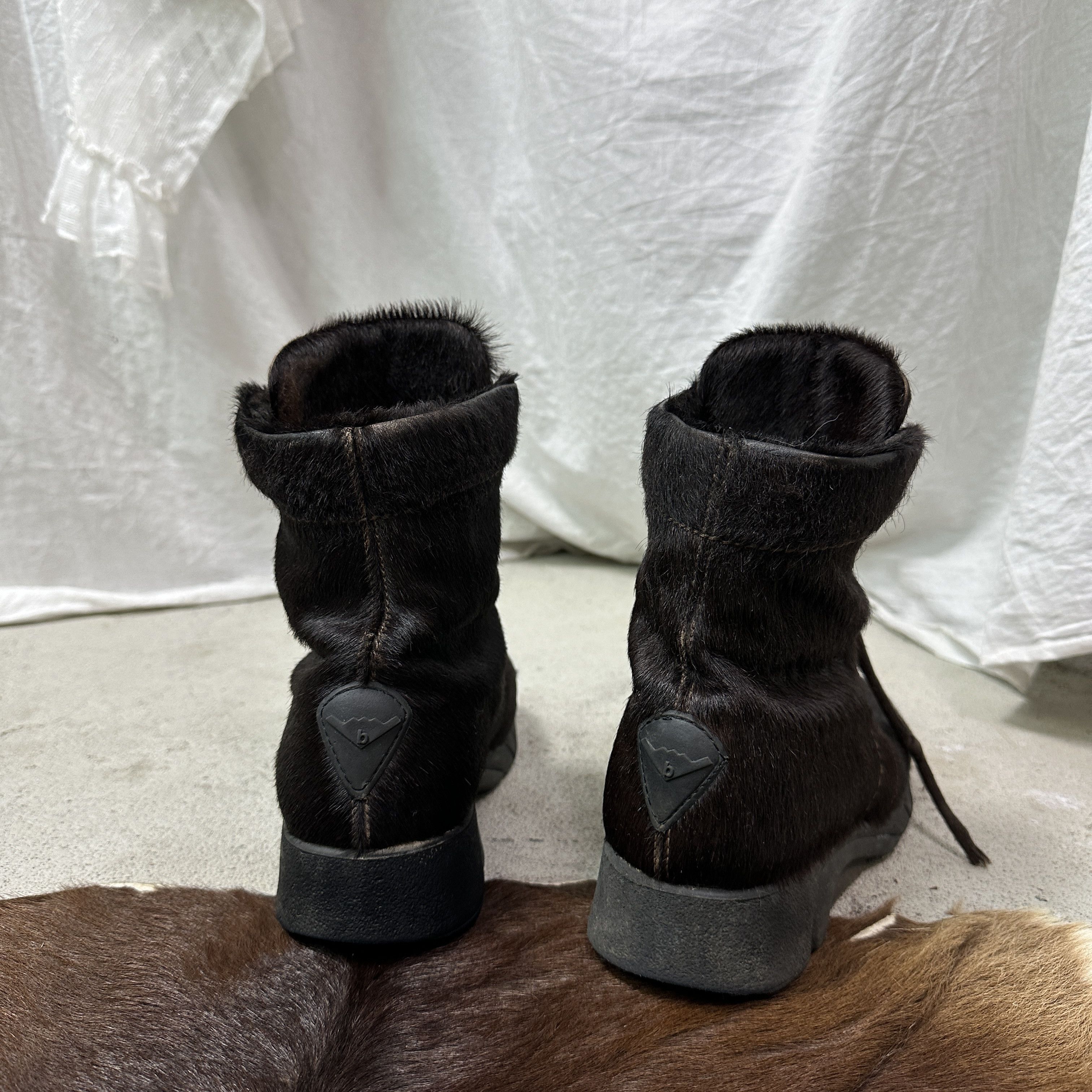 Vintage Vintage Avant Garde Bumper Pony Hair Snow Boots Y2K Size US 8 / IT 38 - 4 Thumbnail