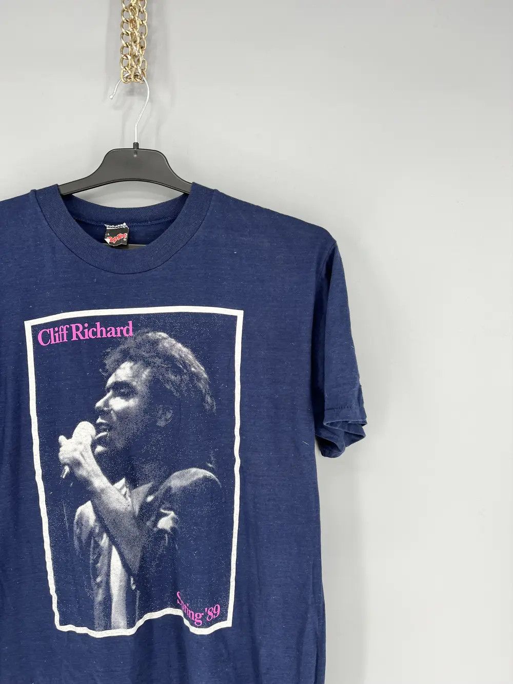 Band Tees Vintage Cliff Richard The Spring 1989 T-Shirt Size L Size US L / EU 52-54 / 3 - 5 Thumbnail