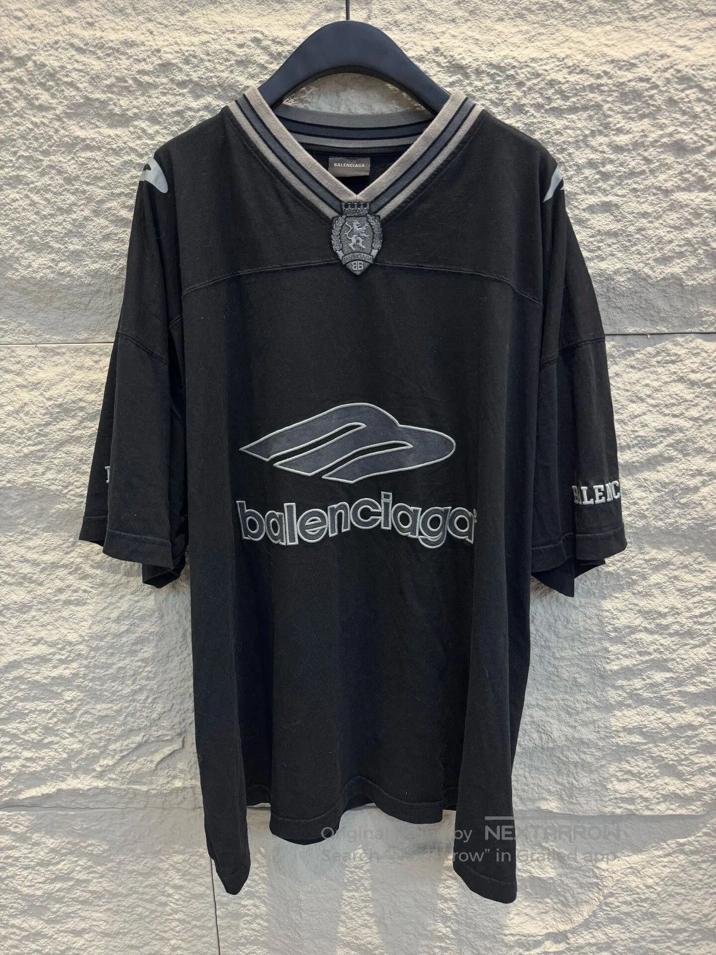 Balenciaga Balenciaga 3B V-Neck Short-Sleeve T-Shirt. Size US XL / EU 56 / 4 - 1 Thumbnail