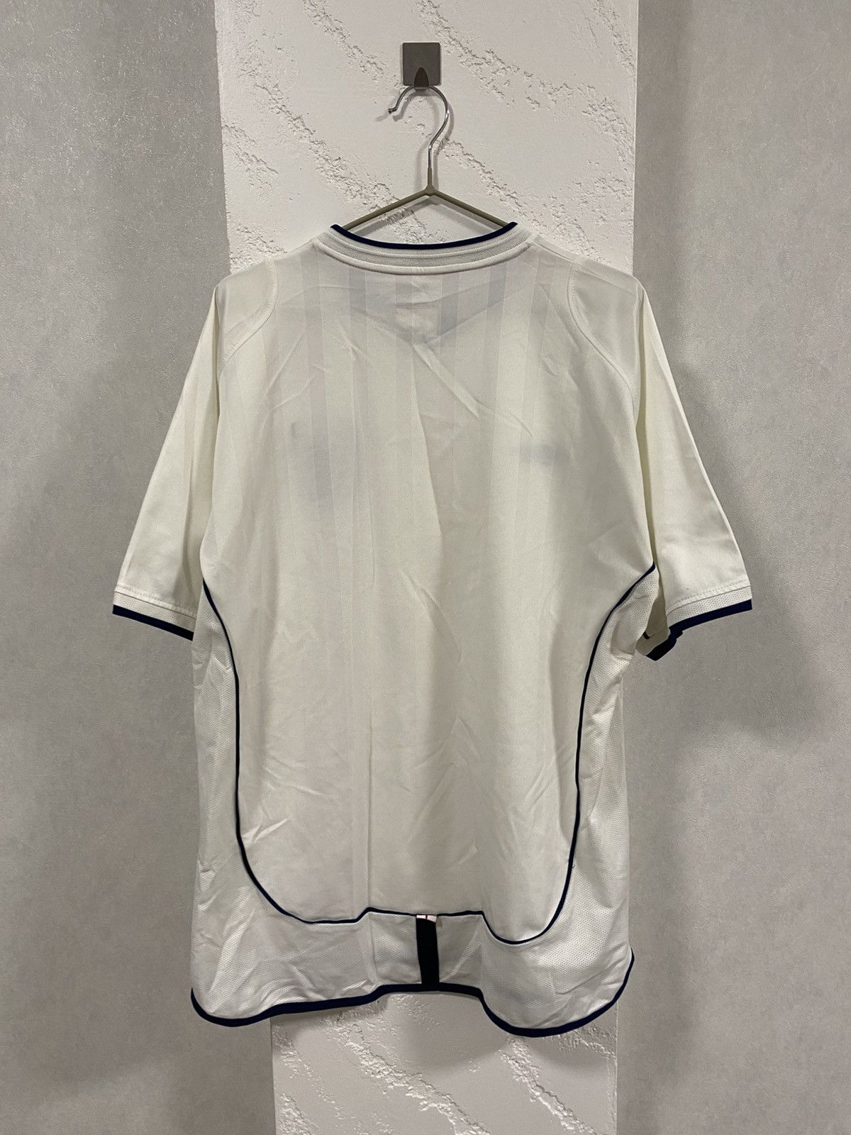 Umbro Umbro England 2001-2003 Home Soccer Jersey Size: L Size US L / EU 52-54 / 3 - 7 Thumbnail