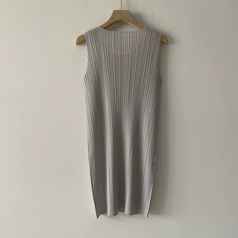 Issey Miyake Issey Miyake size:3 Grey elastic sleeveless T-shirt Size XS / US 0-2 / IT 36-38 - 2 Thumbnail