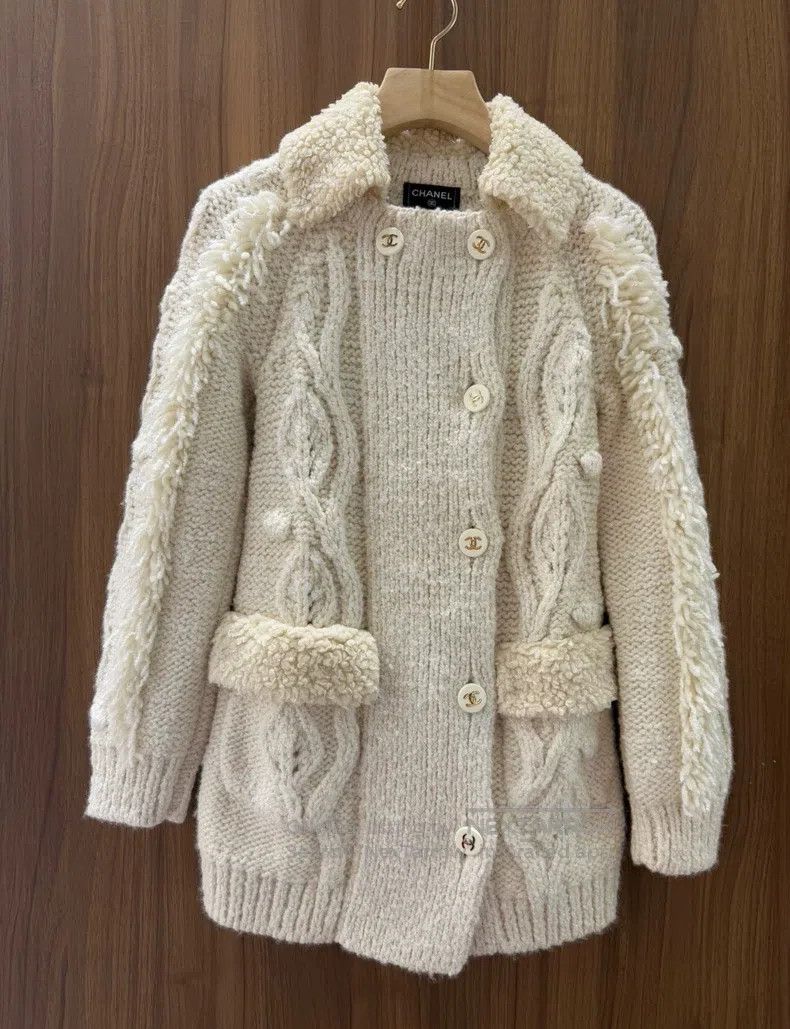 Chanel Chanel Gold double C buckle wool blend knitted cardigan co Size XXS / US 00 / IT 34 - 1 Thumbnail