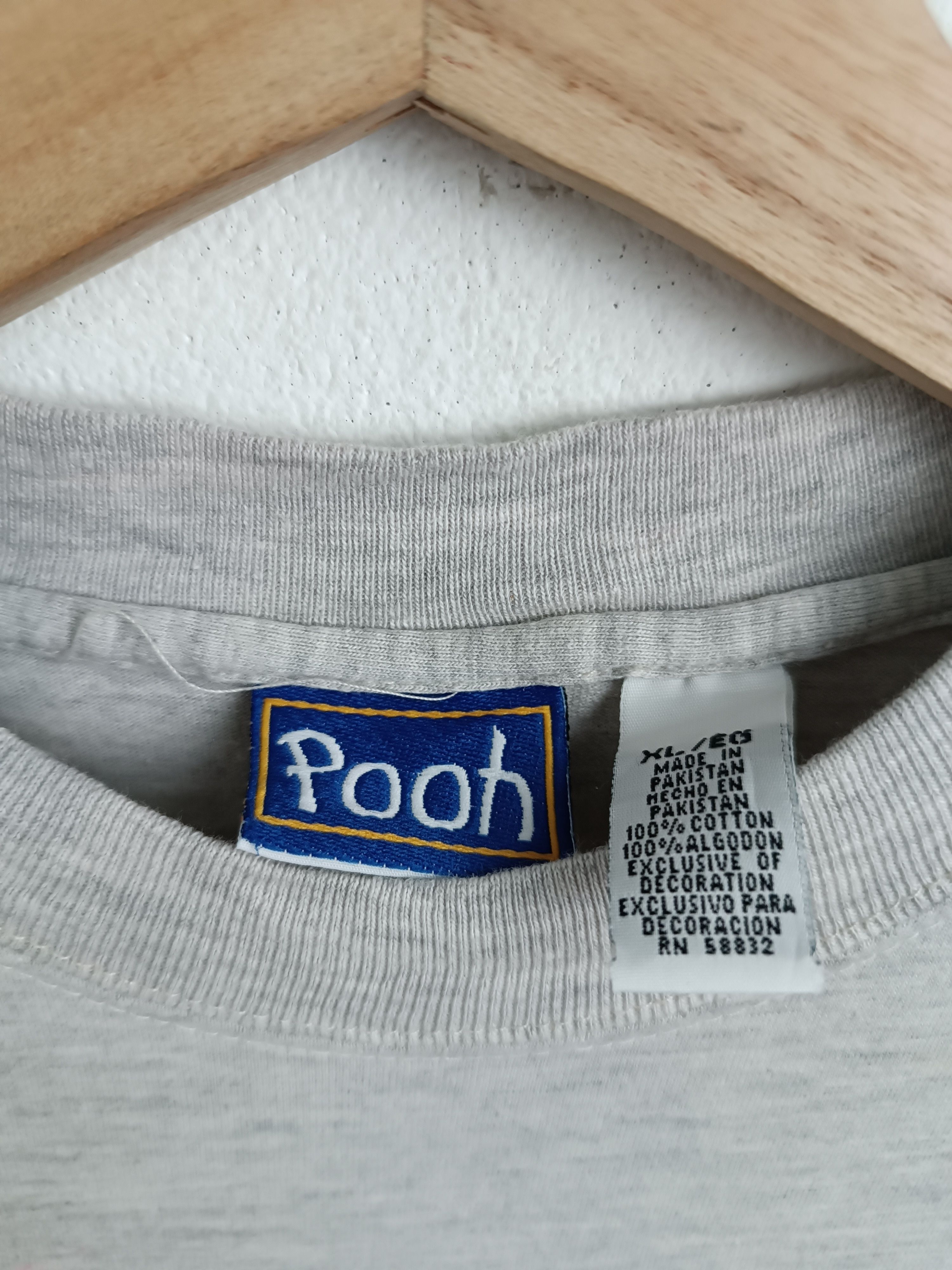 Disney VINTAGE 90'S DISNEY POOH EMBROID LOGO TEE piglet tigger roo Size US L / EU 52-54 / 3 - 9 Thumbnail