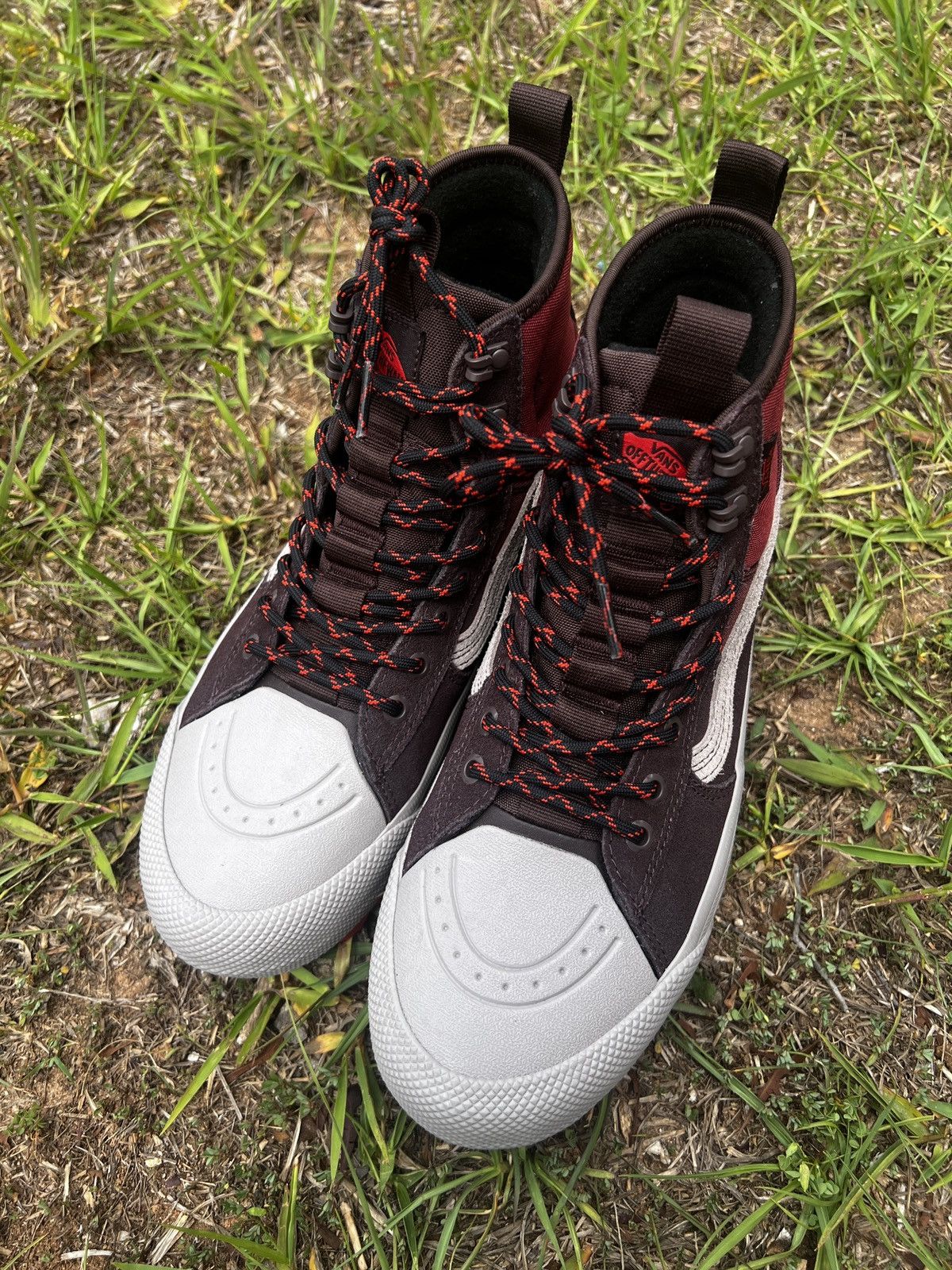 Vans CLEAN Vans size 7.5 Mens Sk8 Hi MTE 3 GoreTex Shoes Red Size US 7.5 / EU 40-41 - 4 Thumbnail