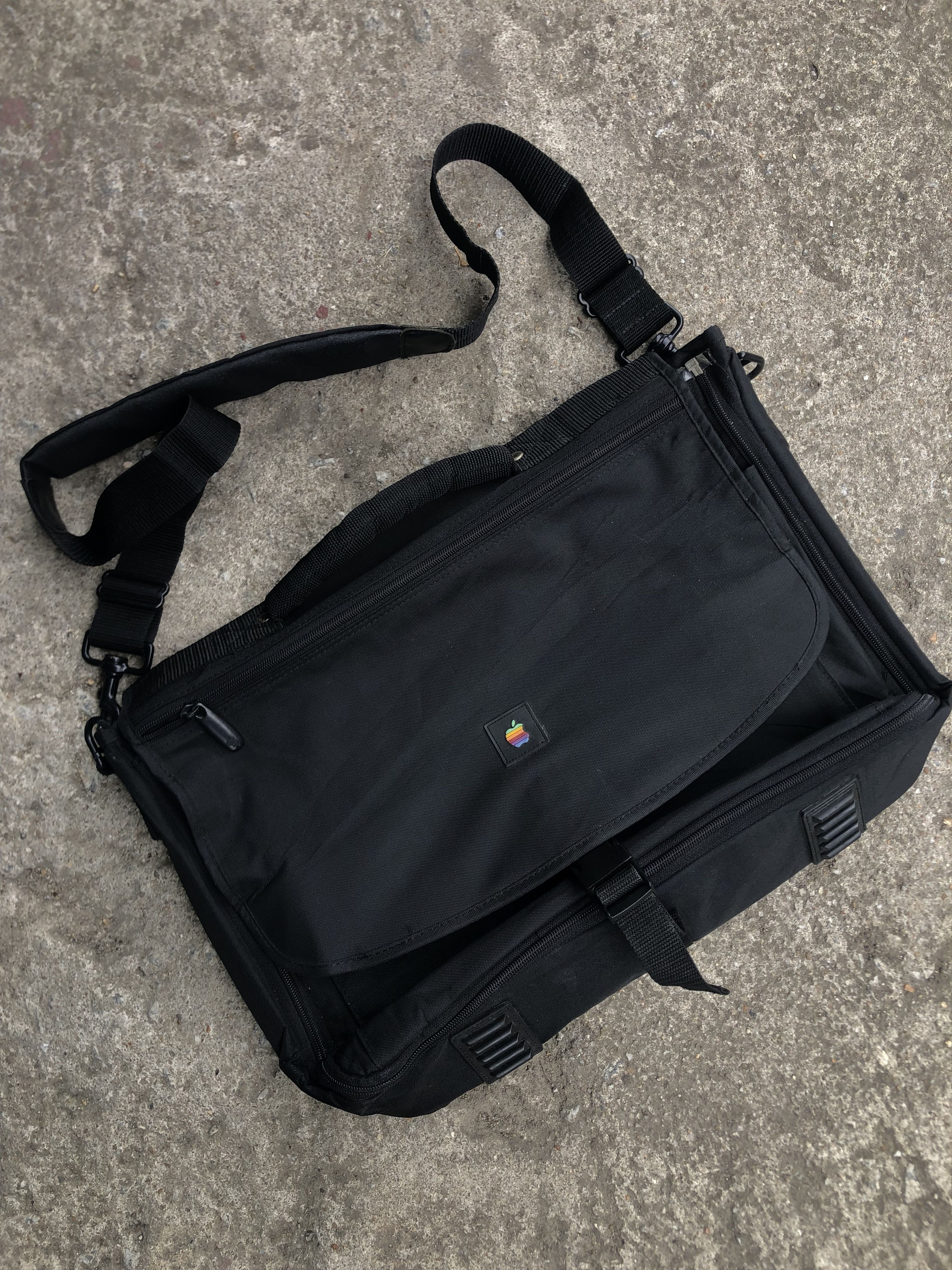 Apple Vtg Apple Style Messenger Laptop💻 Bag 💼 Size ONE SIZE - 1 Thumbnail