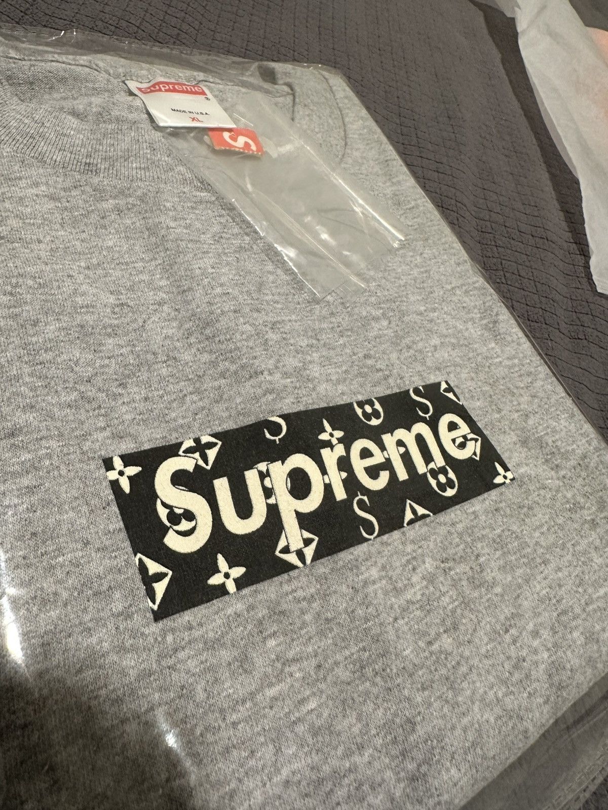 Louis Vuitton × Supreme Supreme LV Monogram Box Logo Cease