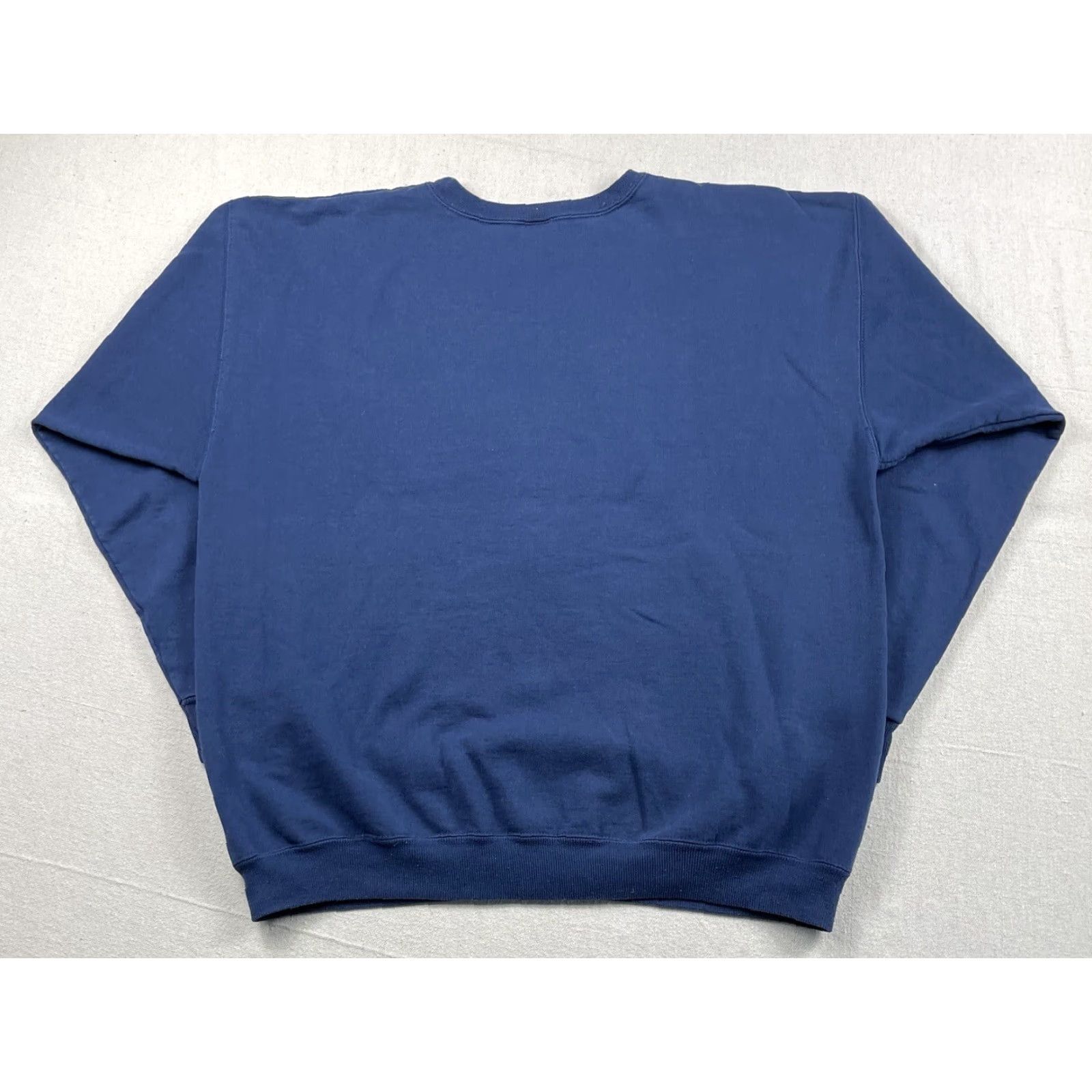 Champion VINTAGE Champion Crewneck Sweatshirt Sz L Mens Navy Blue Script Spell Out Logo Embroidered Size US L / EU 52-54 / 3 - 3 Thumbnail